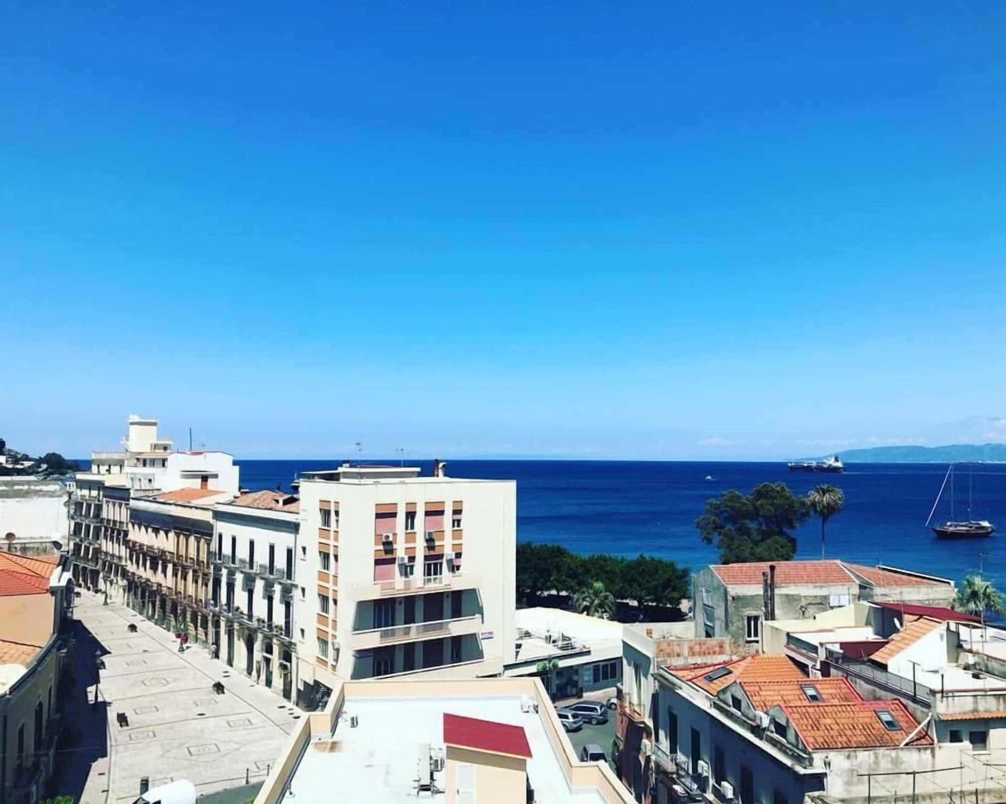 Vista Exterior Milazzo INN AiMori