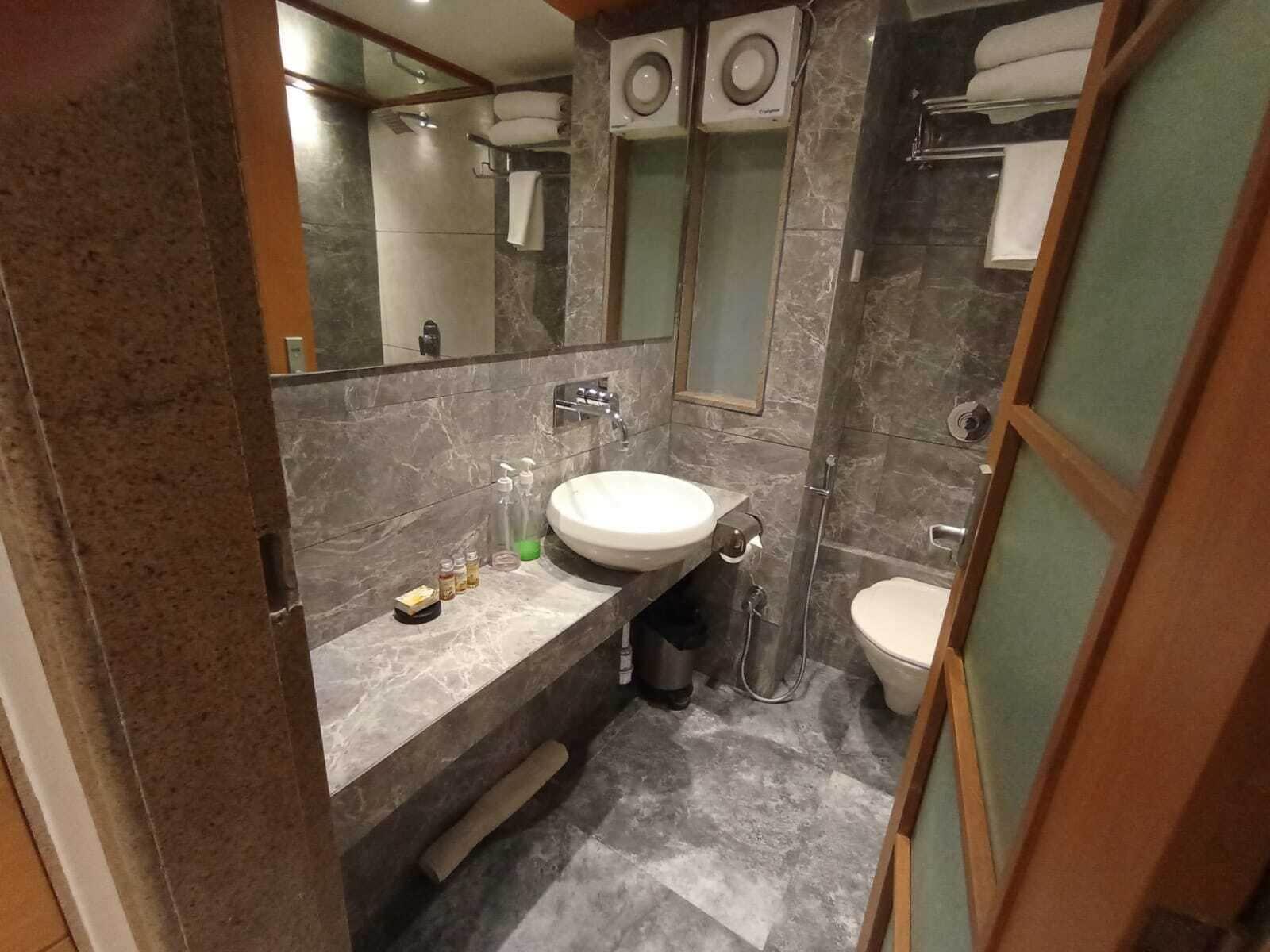 Equipamiento de Habitación Pride Biznotel Alkapuri