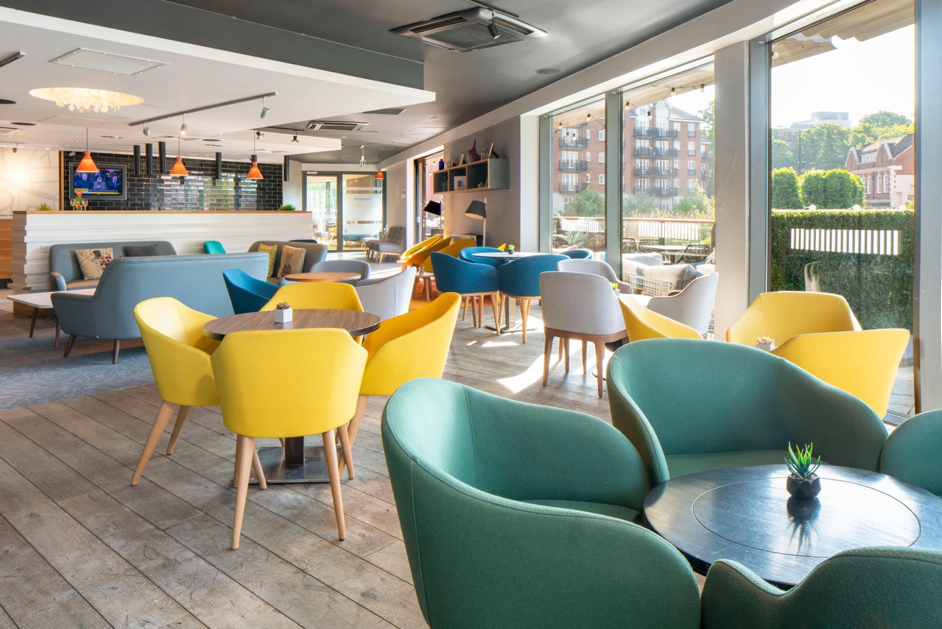 Bar/Salón Holiday Inn London Brentford Lock by IHG