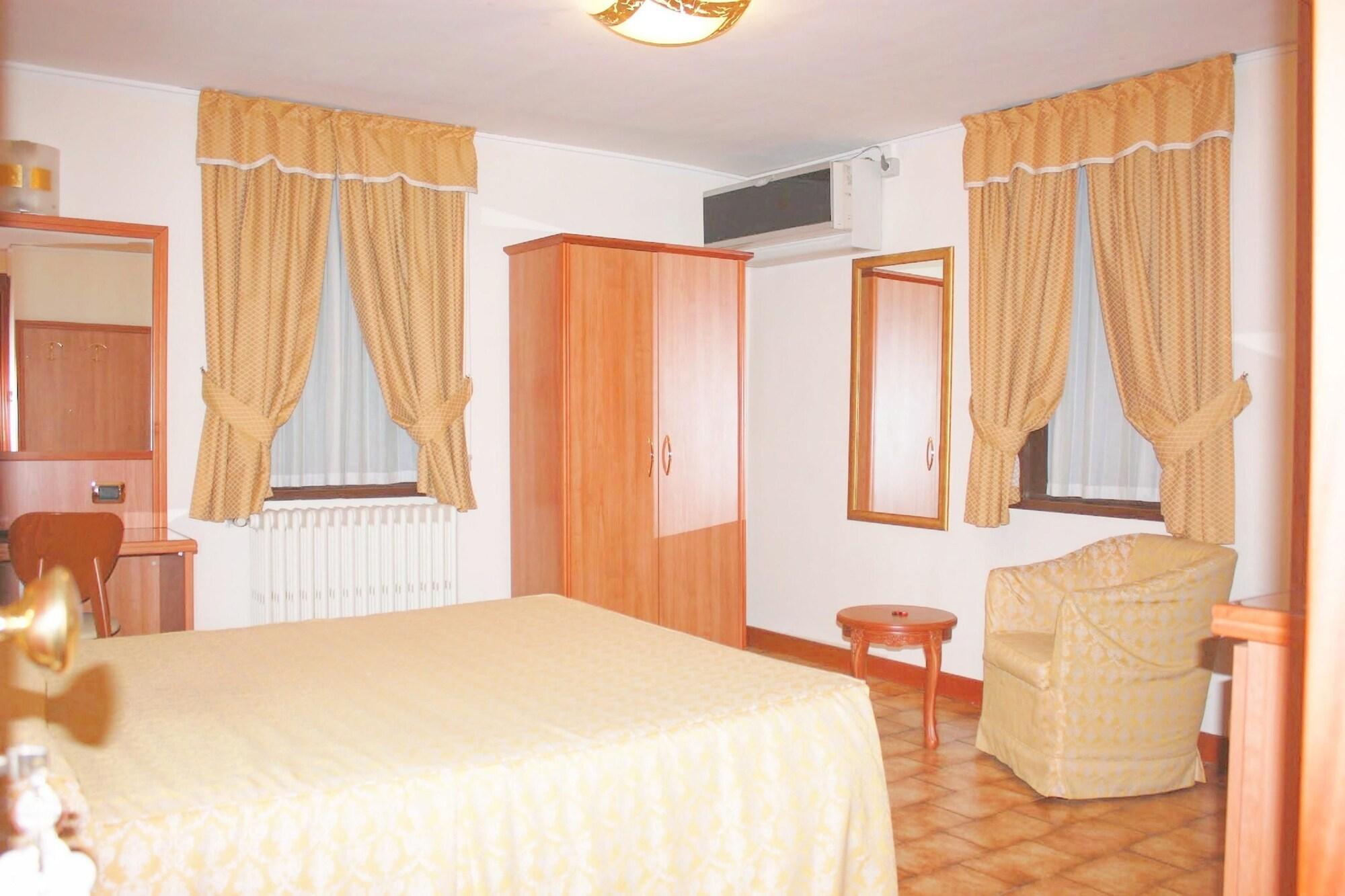 Vista Exterior Piccolo Hotel