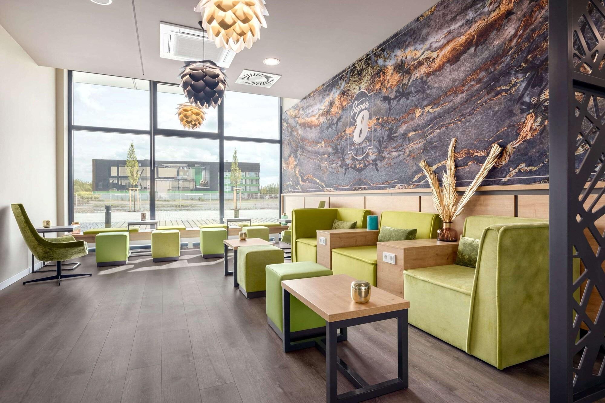 Vista Lobby Super 8 by Wyndham Oberhausen am Centro