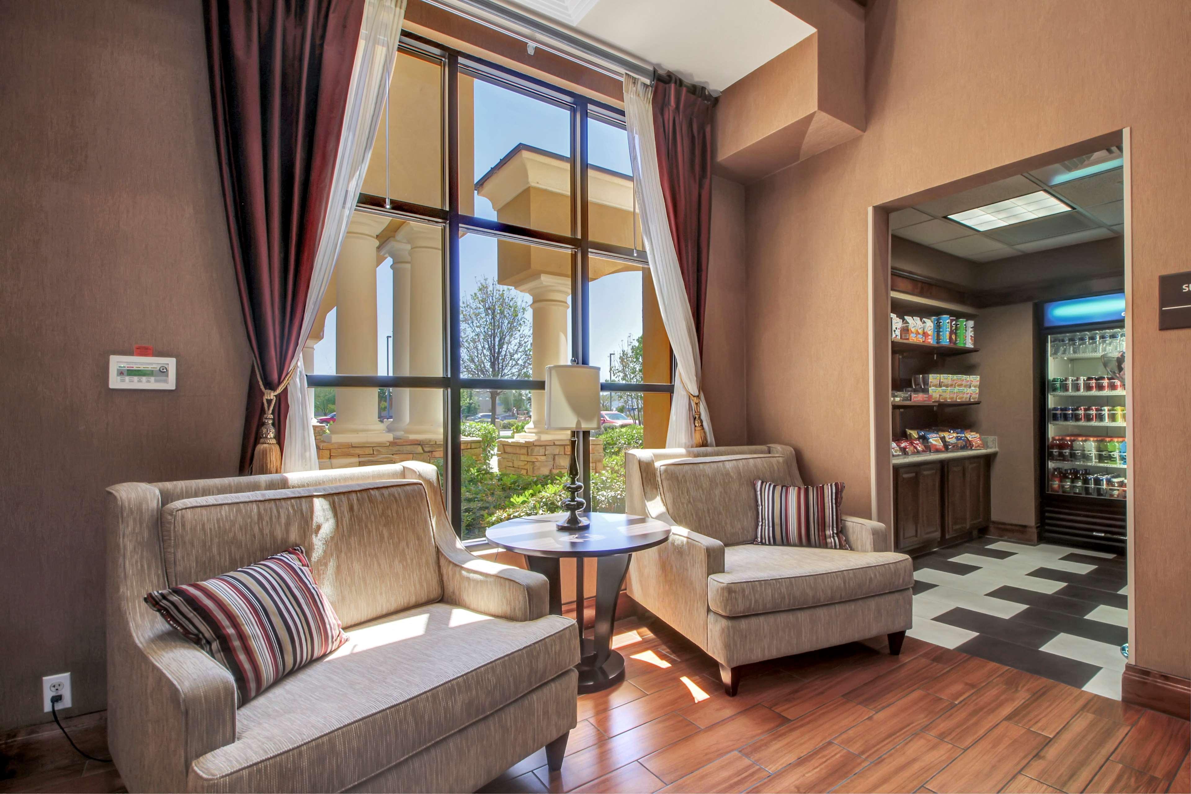 Vista Lobby Hampton Inn And Suites Hemet