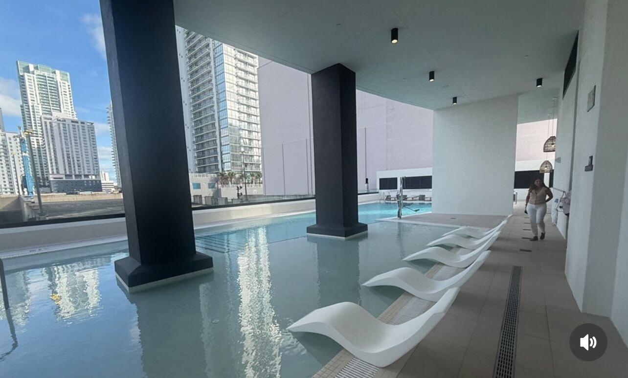 Vista Piscina King Deluxe Studio