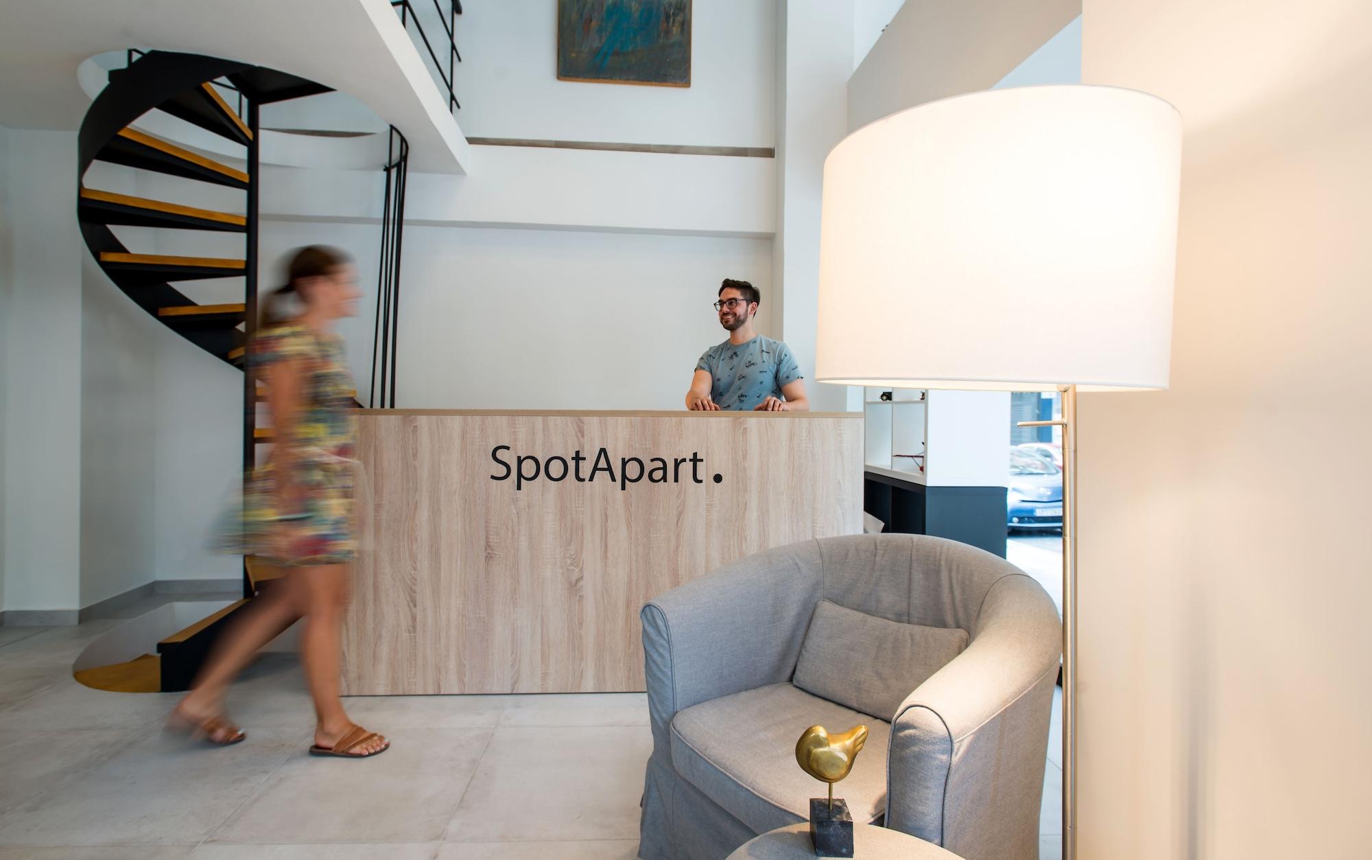 Vista Lobby Spot Apart