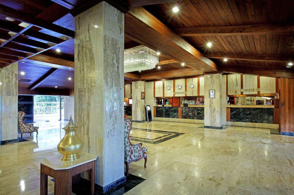 Vista Lobby Dominican Fiesta Hotel