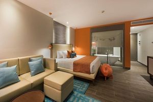 Alojamiento - Luxurious Flat Suite w/ King Bed, Rain Shower, & Round Day Bed ALL-INCLUSIVE