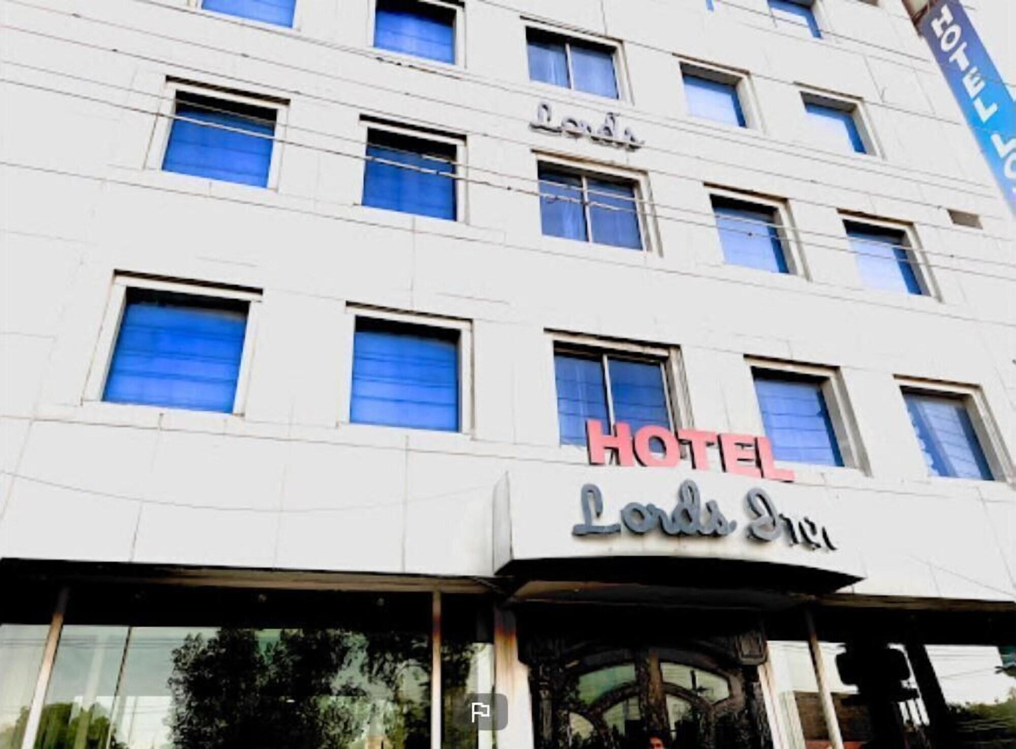 Vista Exterior Lord's Inn