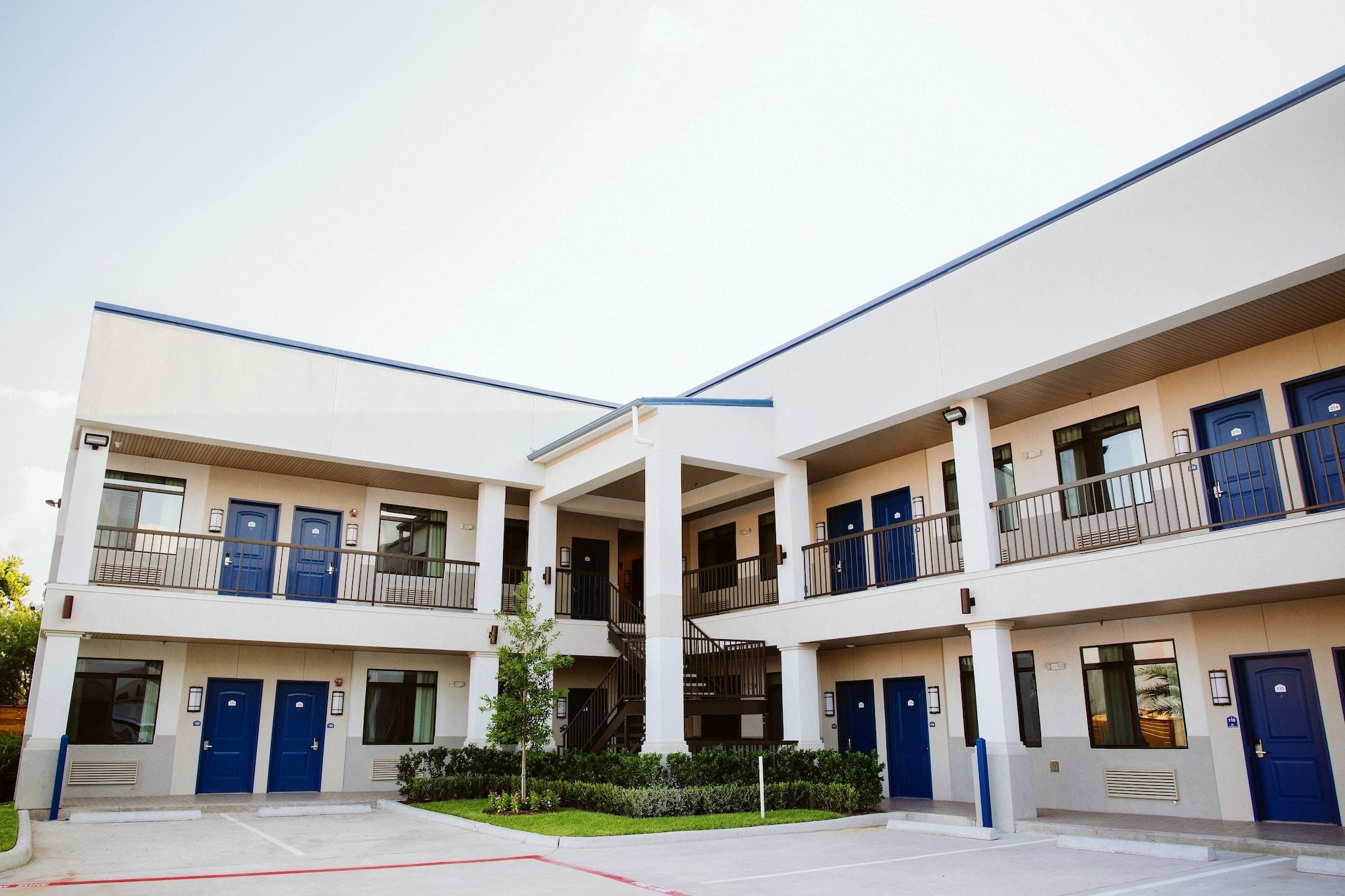 Vista Exterior Palace Inn Westpark