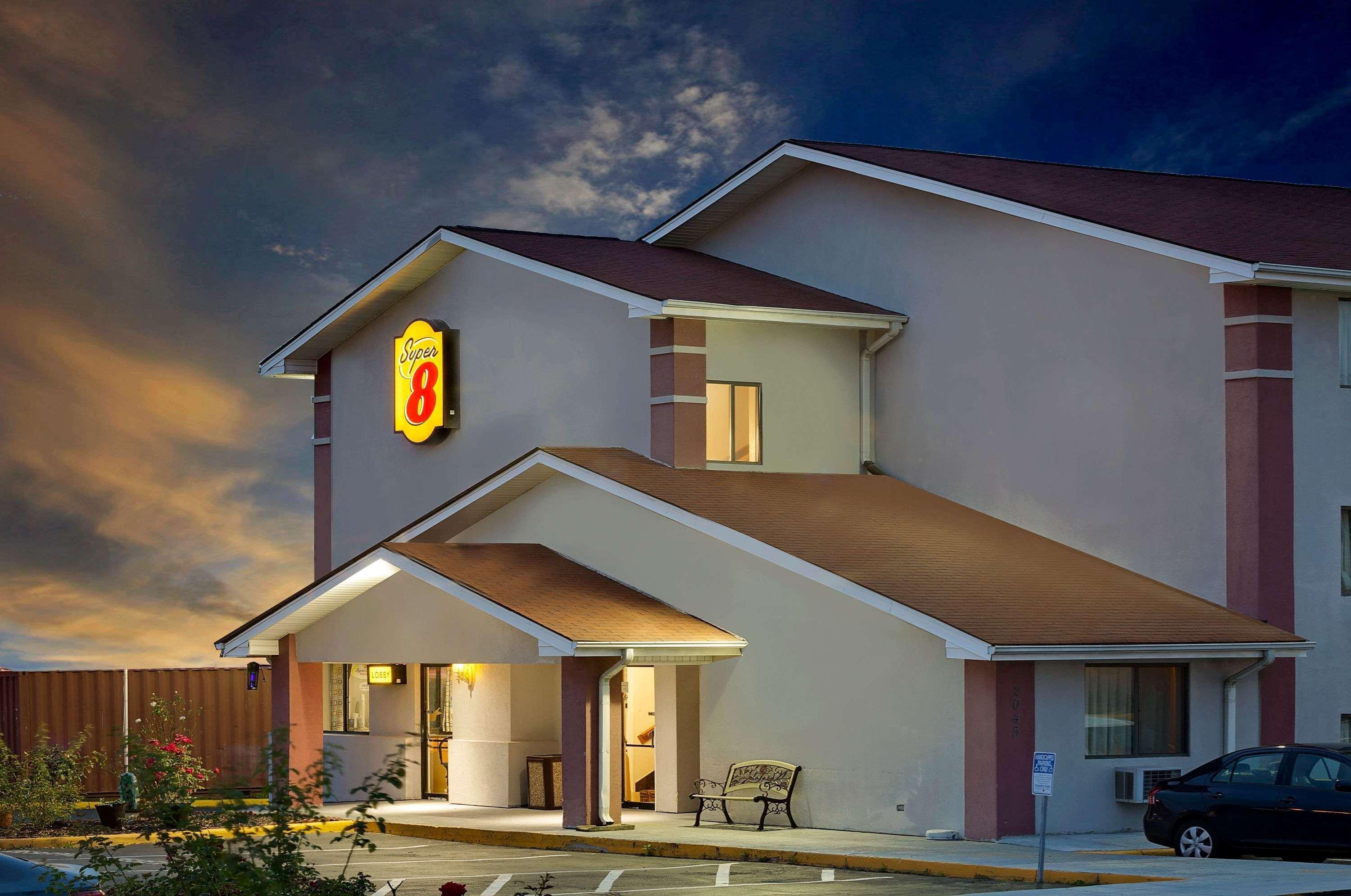 Vista Exterior Super 8 by Wyndham Waynesboro