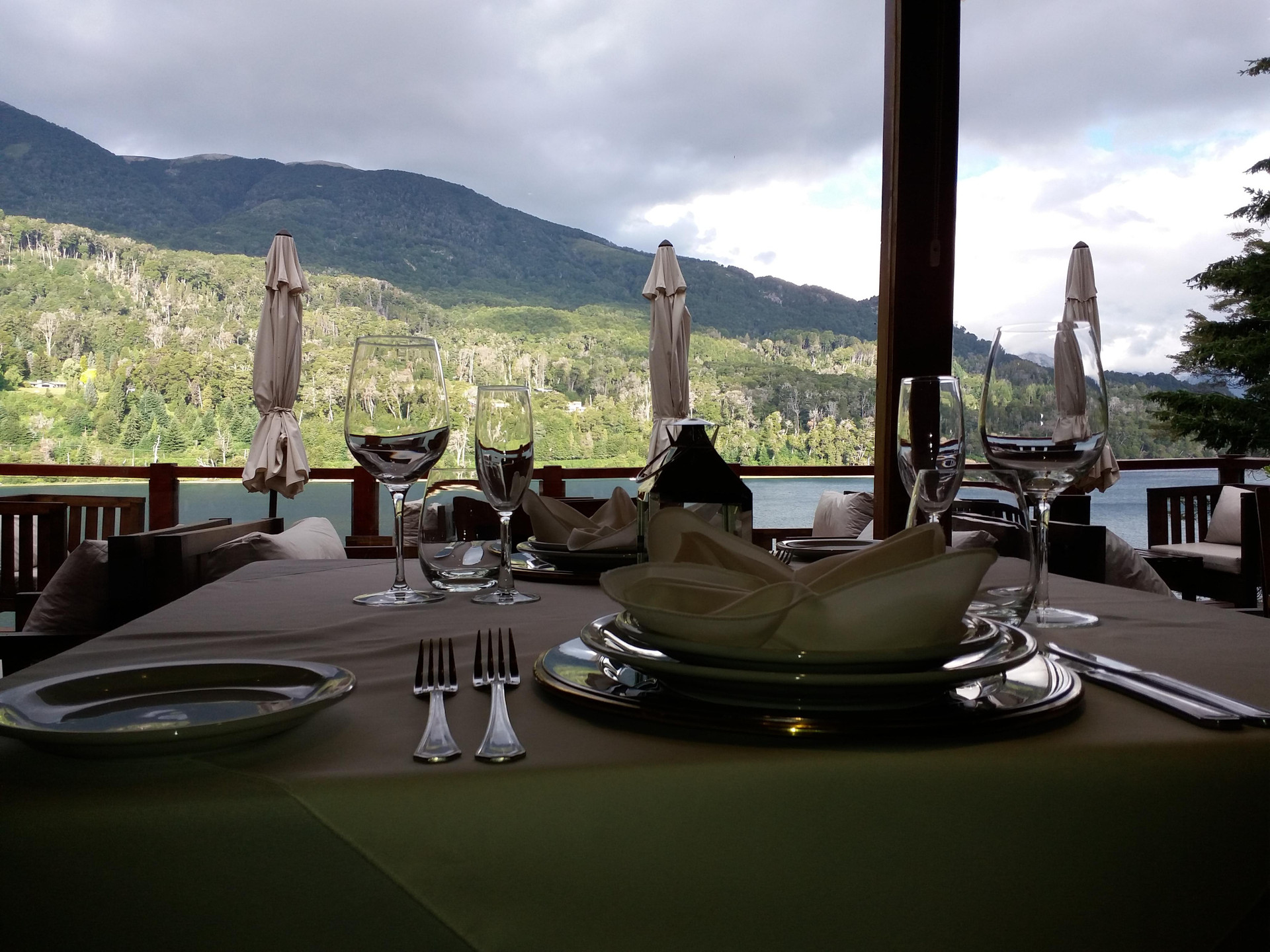 Restaurante Dos Bahias Lake Resort
