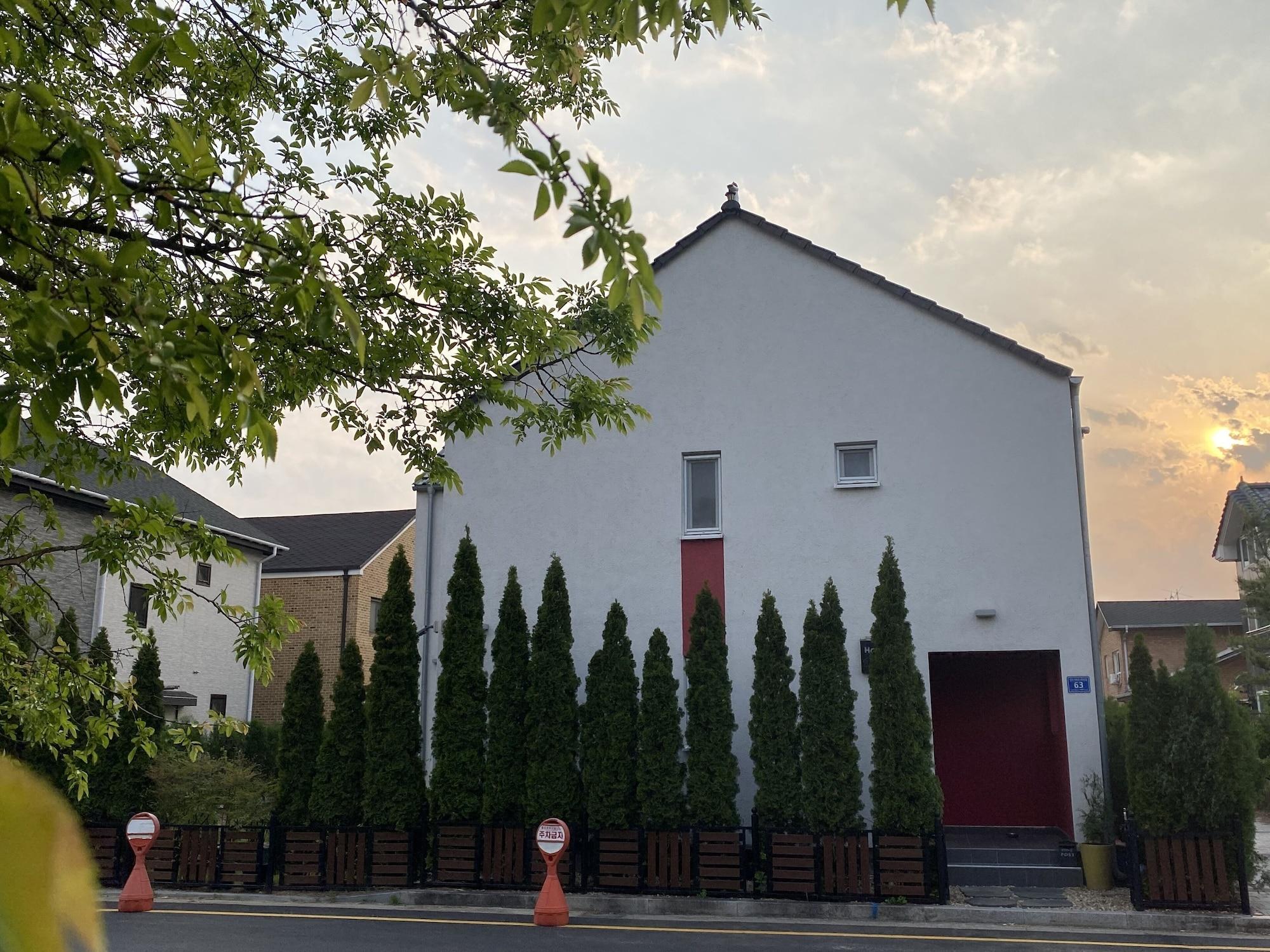 Varios Incheon Airport Happy Place Guesthouse