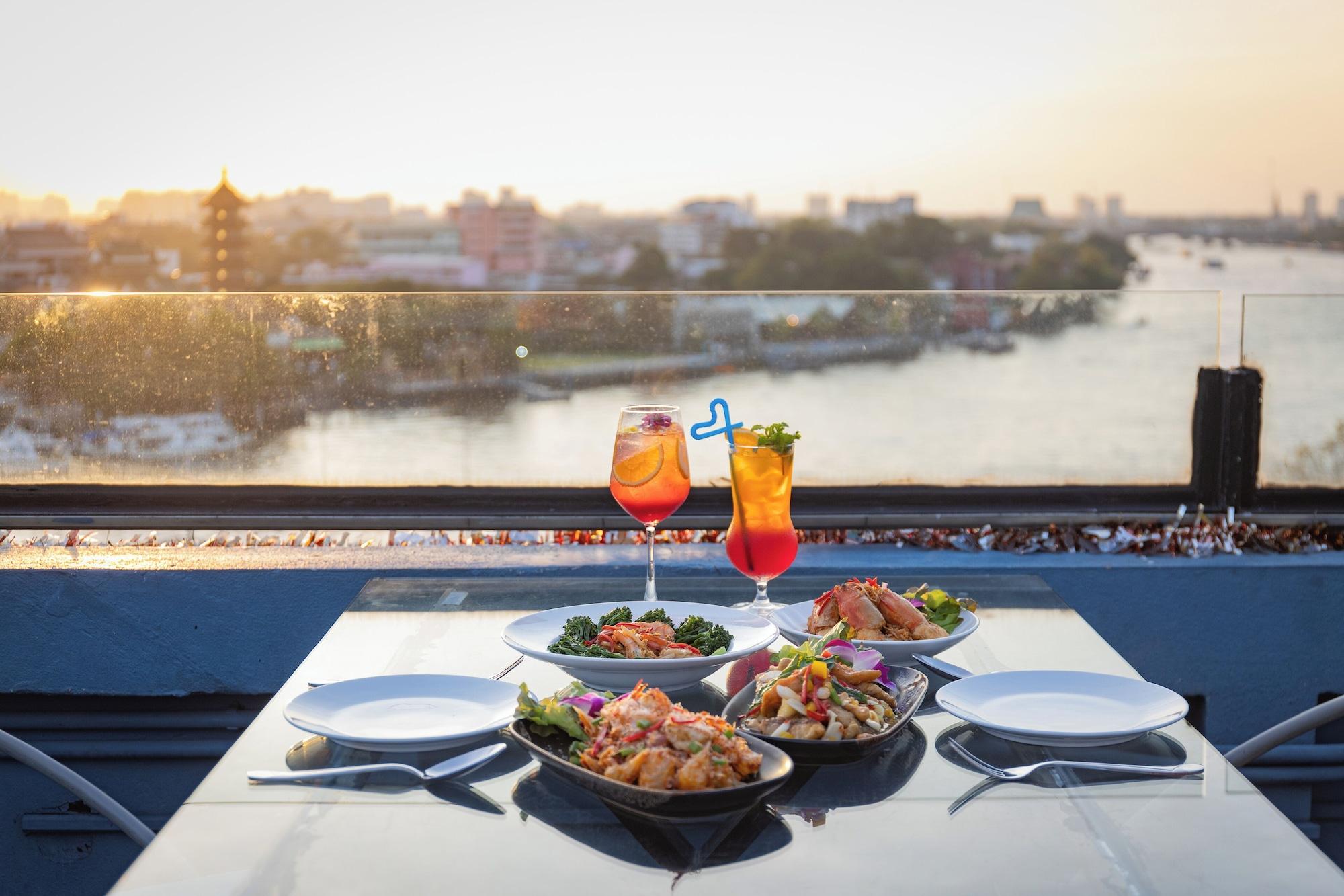 Restaurant River View Residence