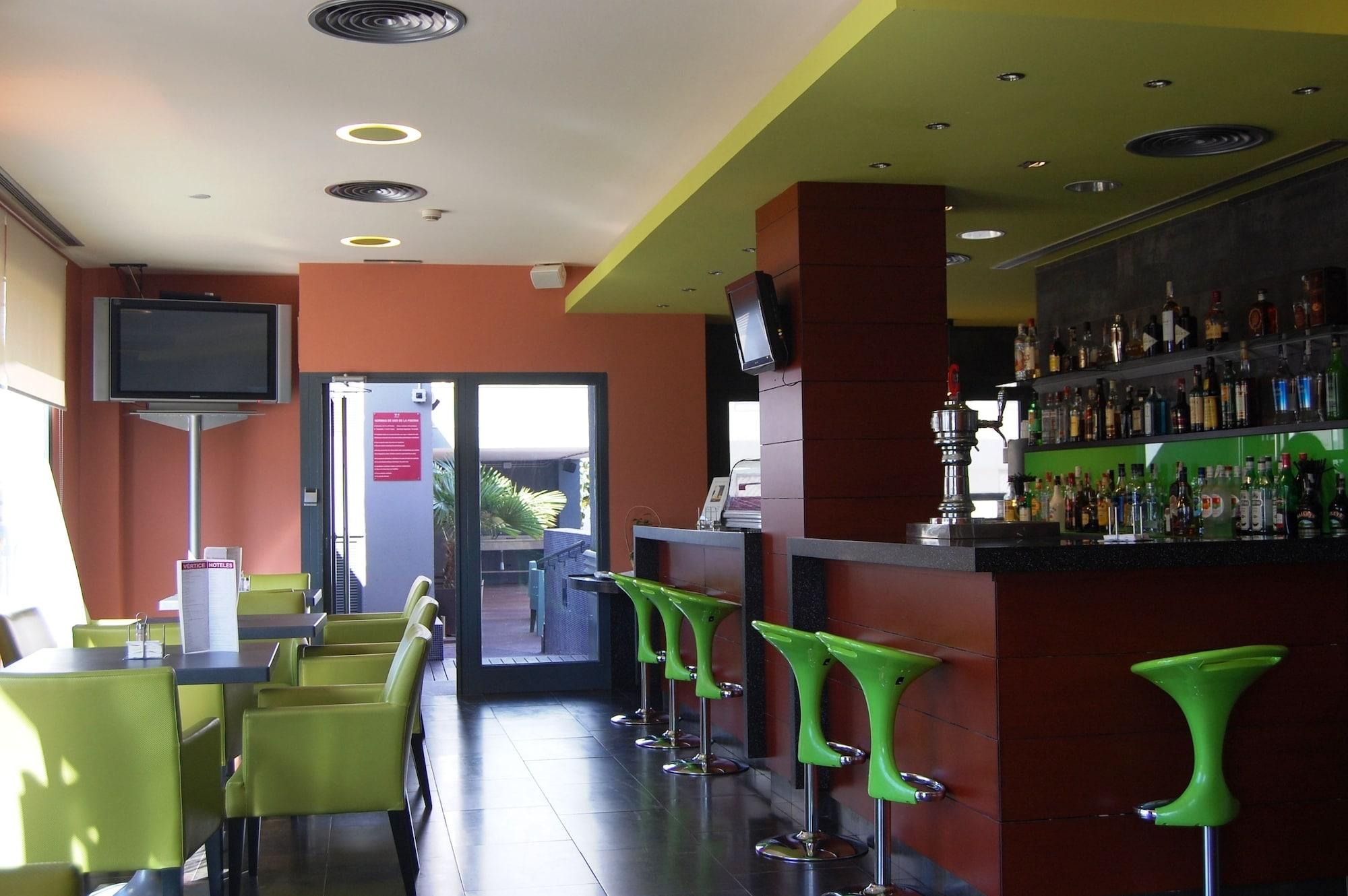 Bar/Salón Hotel Vertice Sevilla Aljarafe