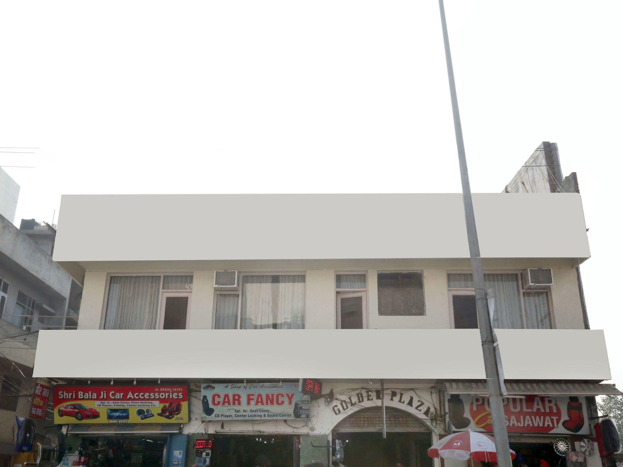 Vista Exterior OYO 10376 Hotel Golden Inn