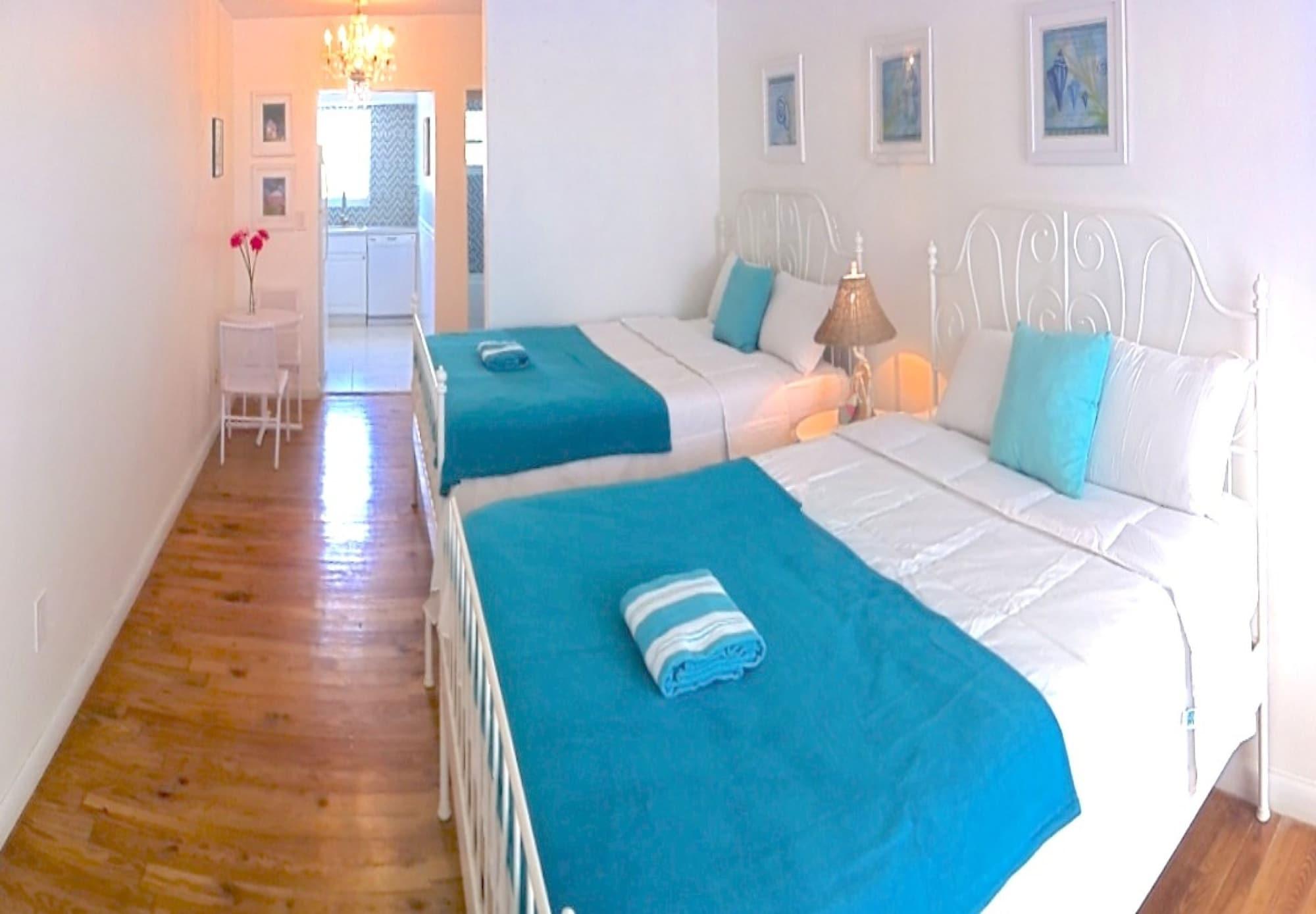 Varios Bikini Lodge