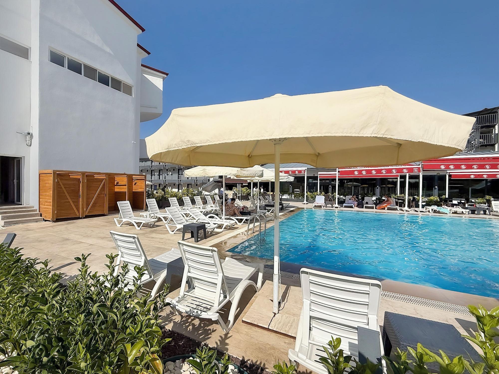 Vista Piscina ANYA RESORT HOTEL