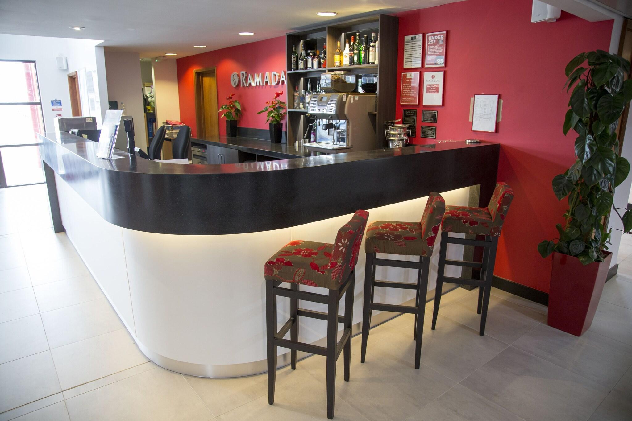 Bar/Salón Ramada by Wyndham Cambridge