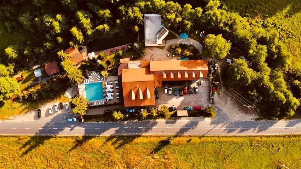 Instalaciones Recreativas PENSIUNEA MAI