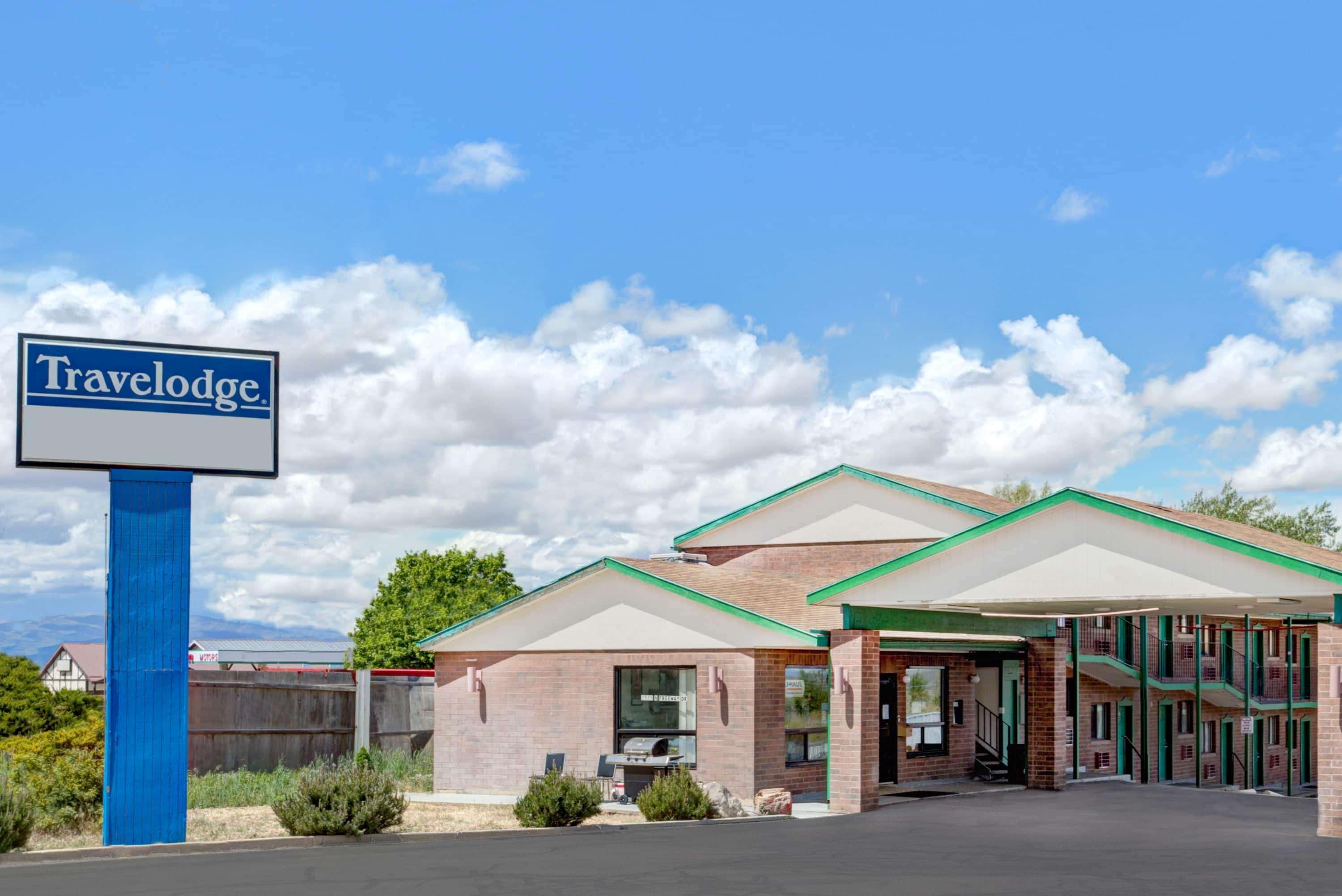 Vista Exterior Travelodge by Wyndham Cedar City