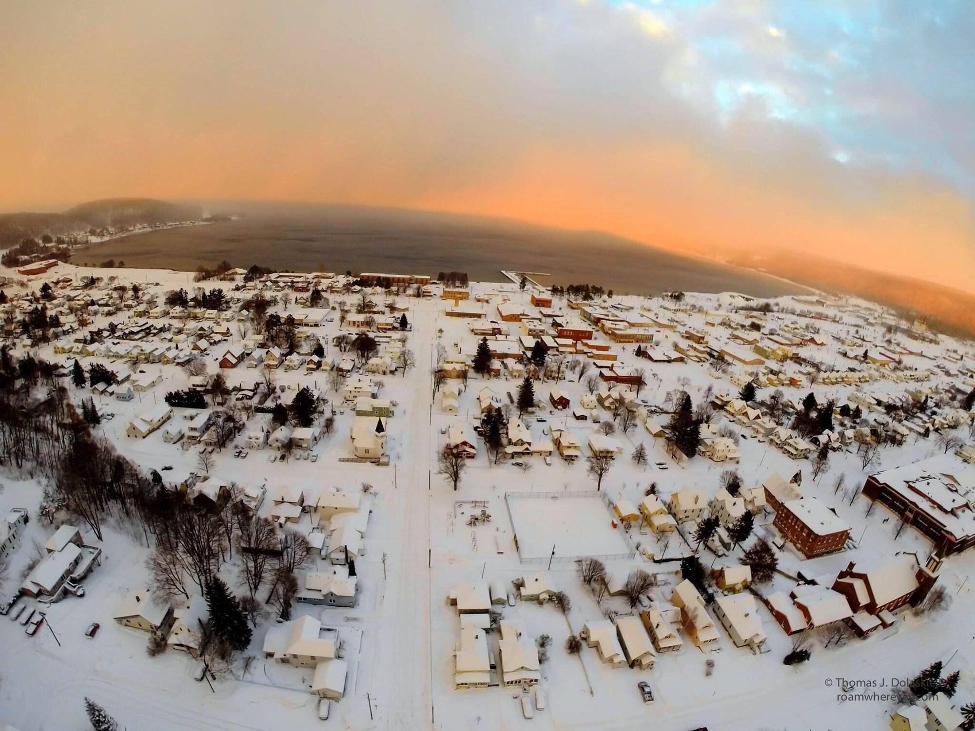 Vista Exterior Roam Inn