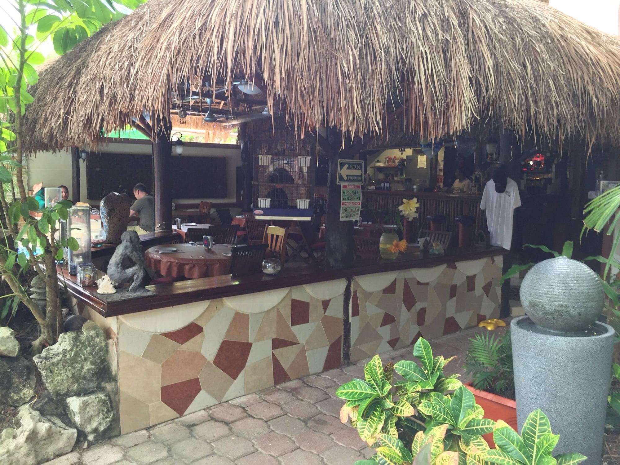 Bar/Salón Cocos Cabañas Playa del Carmen Adults only