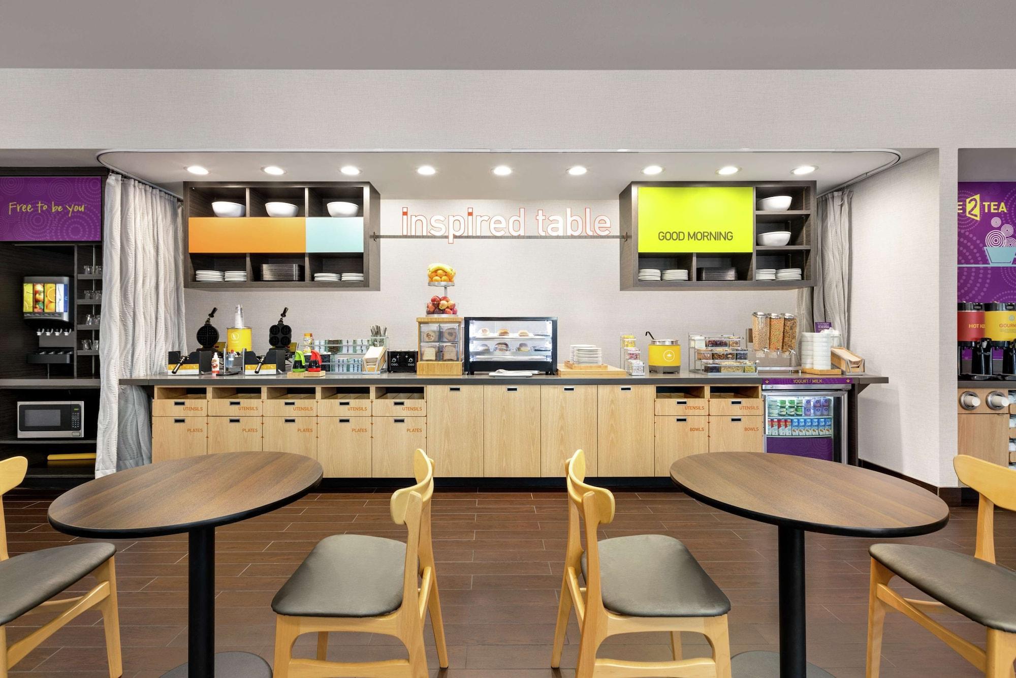 Restaurant Home2 Suites by Hilton NY Long Island City/Manhattan View