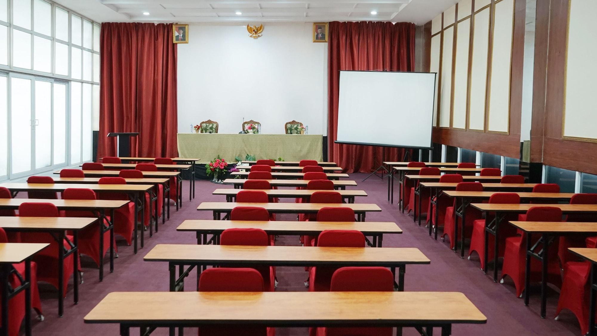 Sala de Reuniones Marilyn Hotel Serpong