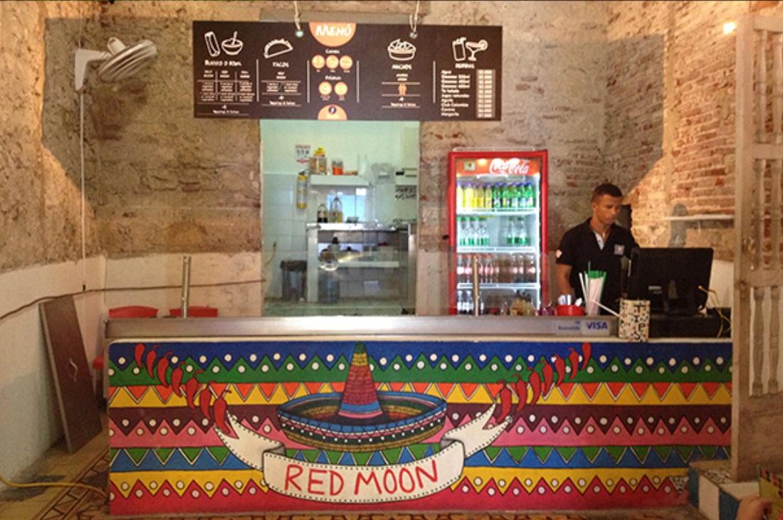 Restaurant Media Luna Hostel