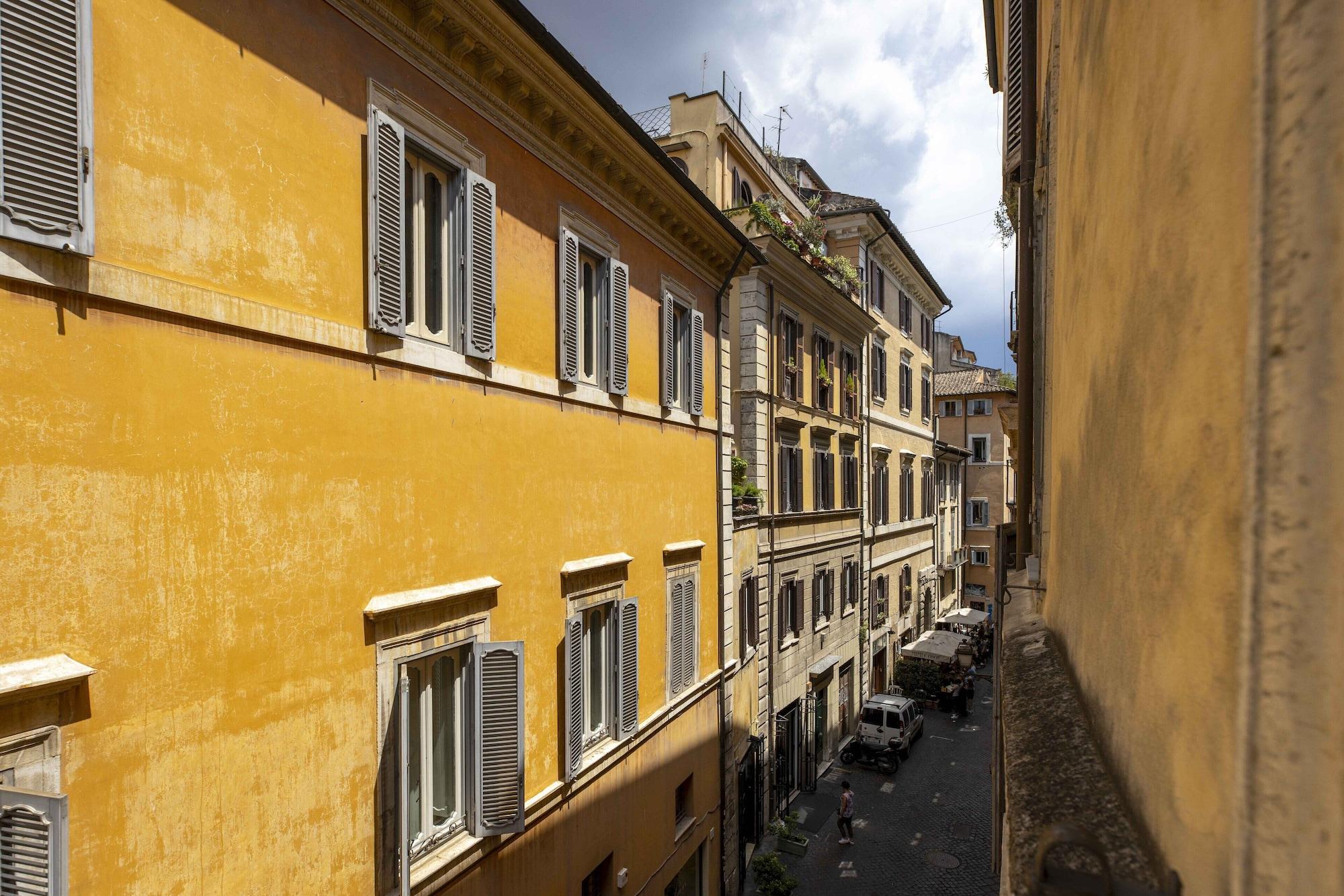Vista Exterior Home at Rome Luxury Navona