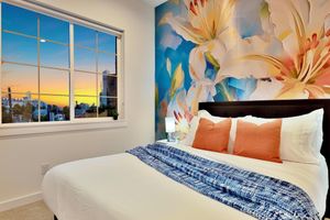 Renta temporal - [Hot Tub] Fun Dallas Downtown House w/ Games+Arcades+Gym+EV Plug - Sleeps 12