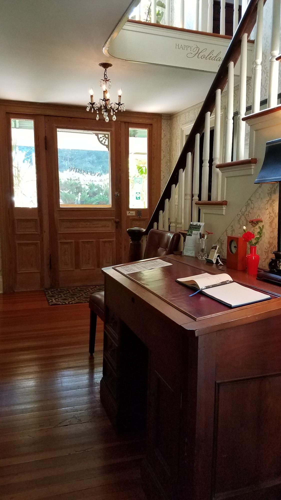 Vista Lobby Hummingbird Inn