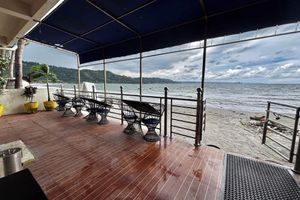 Alojamiento - Mango's Beachfront Resort