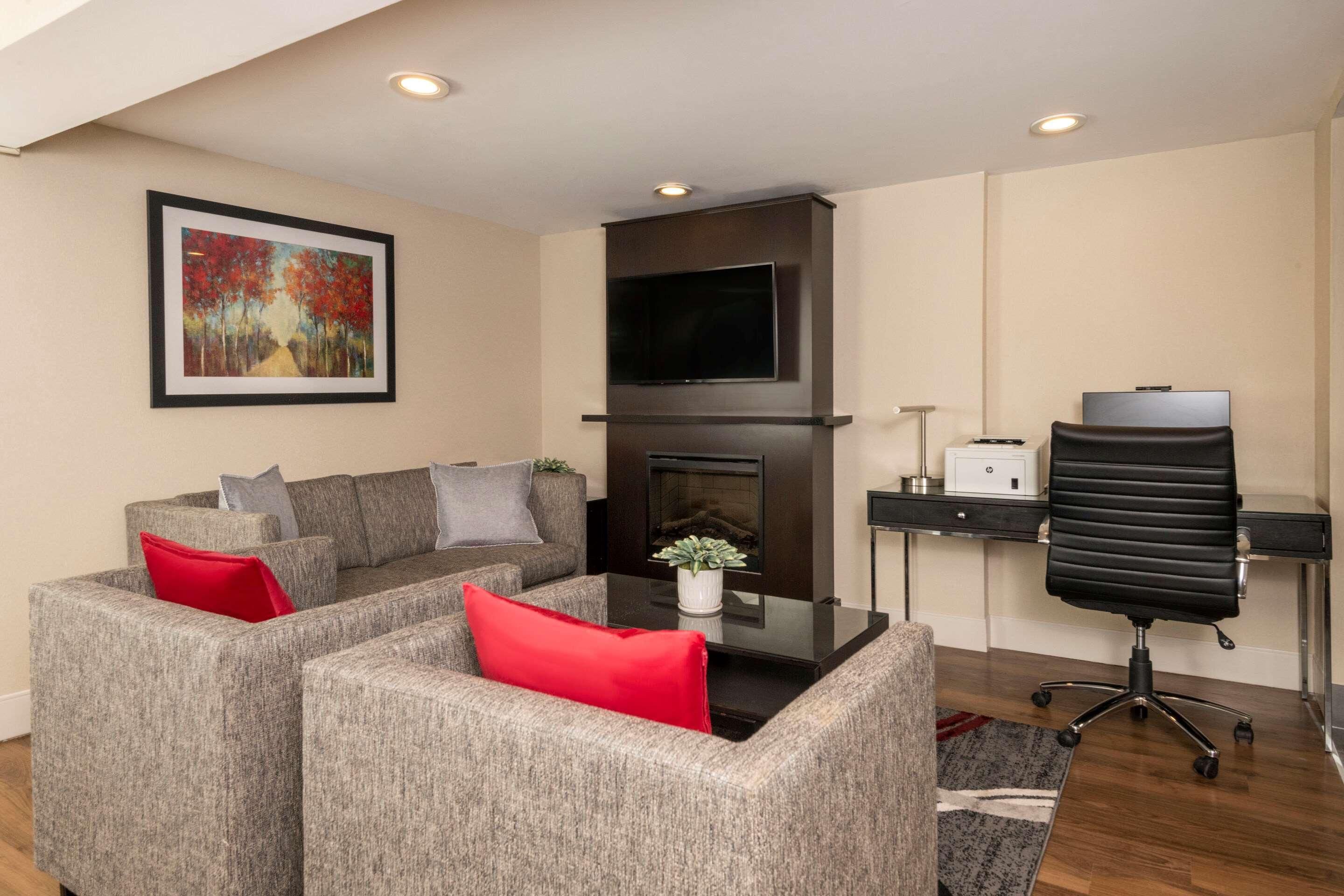 Centro de Negocios Comfort Inn Ottawa East