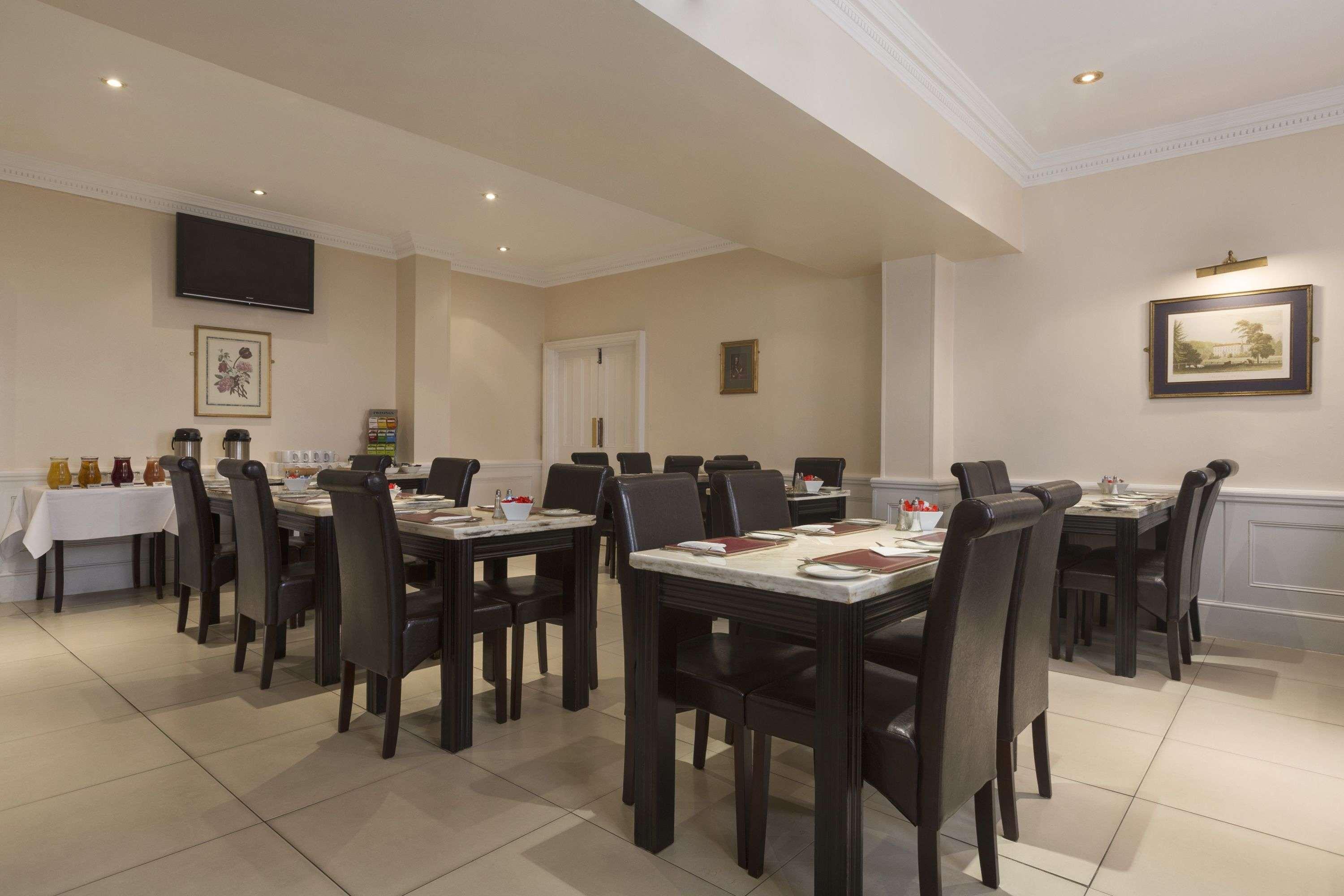 Restaurant Ramada by Wyndham Crawley Gatwick