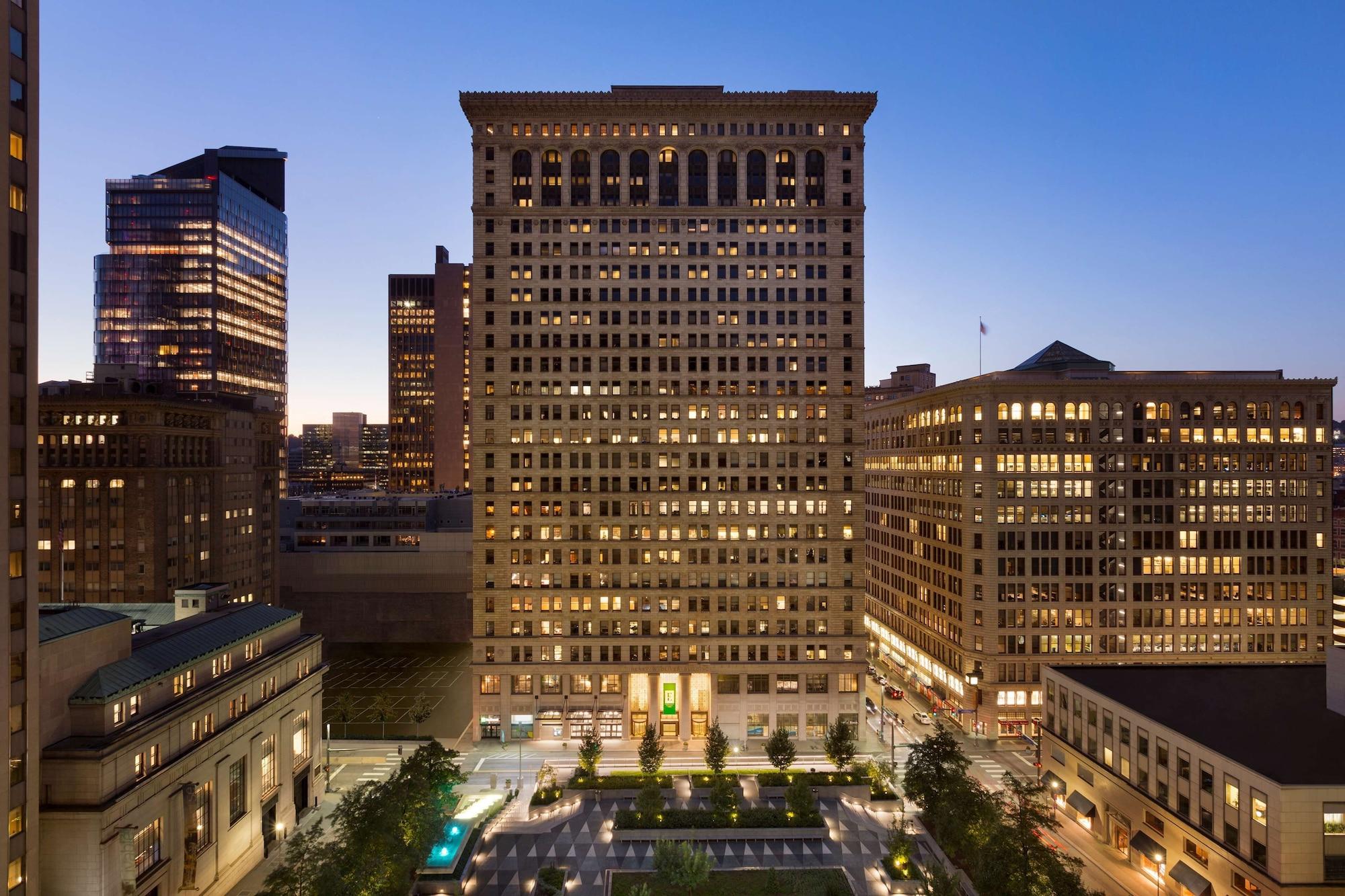 Vista Exterior Embassy Suites By Hilton Pittsburgh Downtown