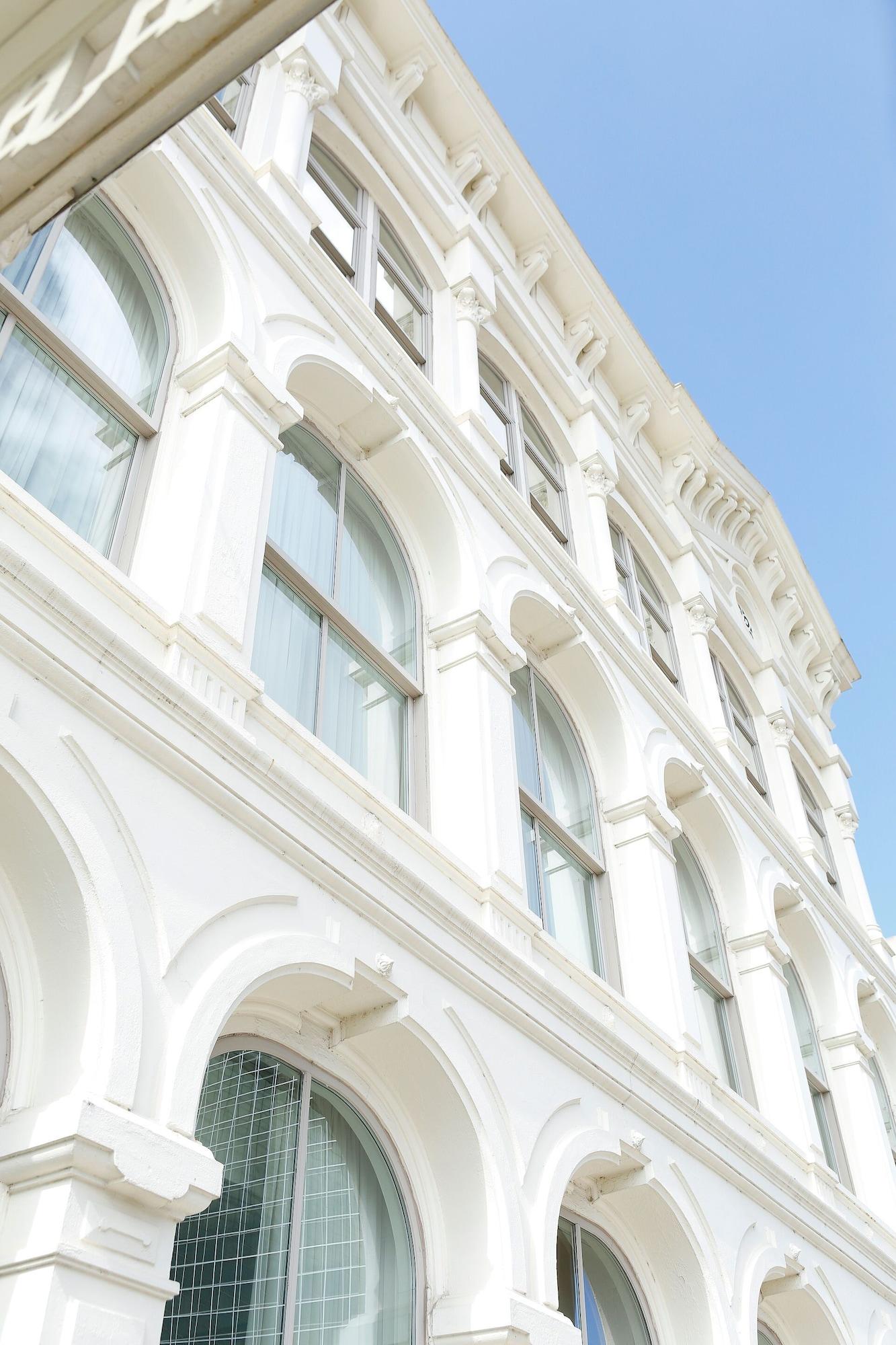 Vista Exterior Capital Hotel