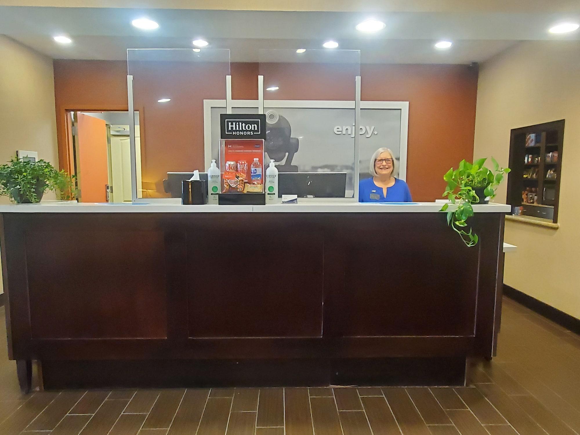 Vista Lobby Hampton Inn & Suites Jamestown, ND