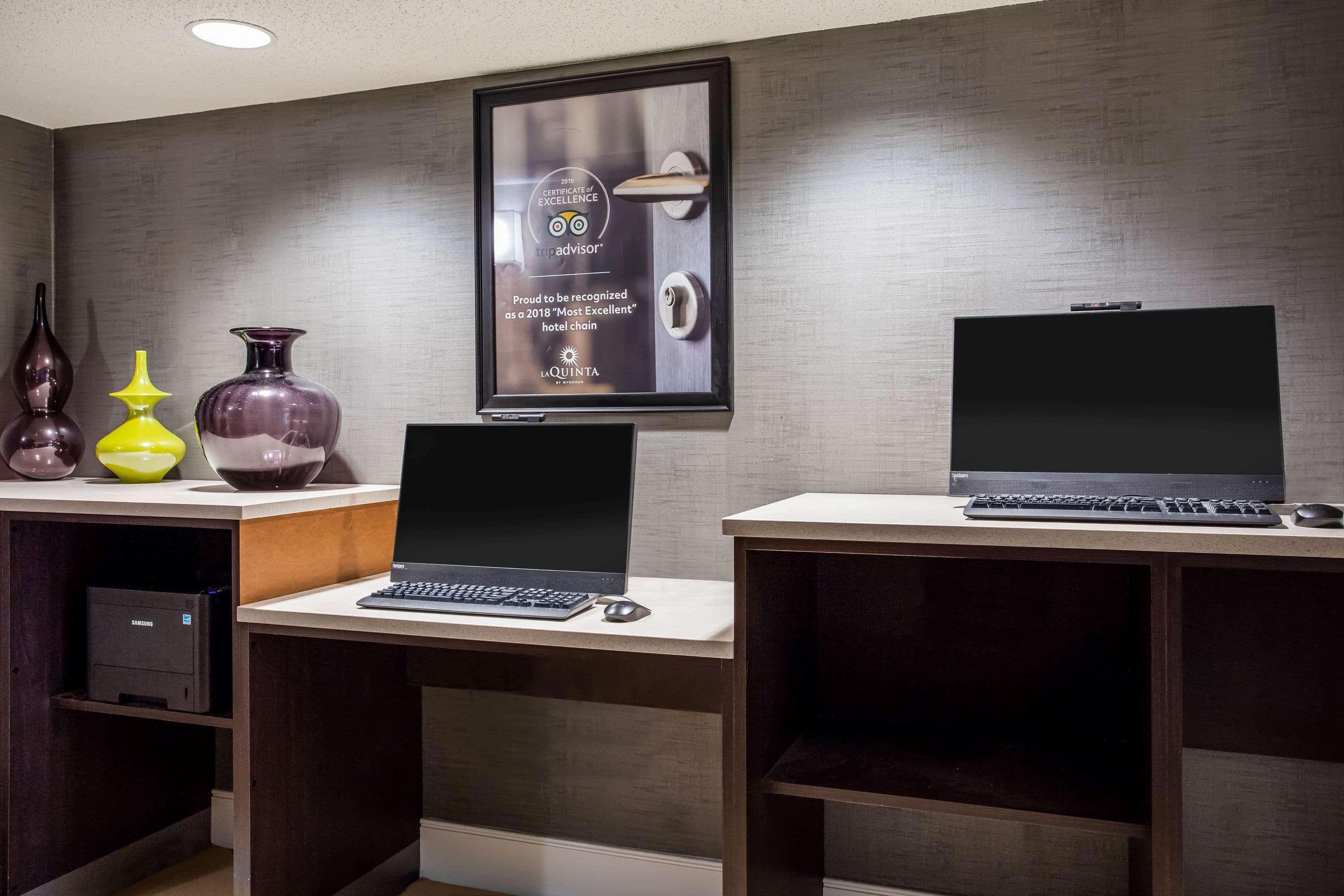 Centro de Negocios La Quinta Inn & Suites by Wyndham Virginia Beach