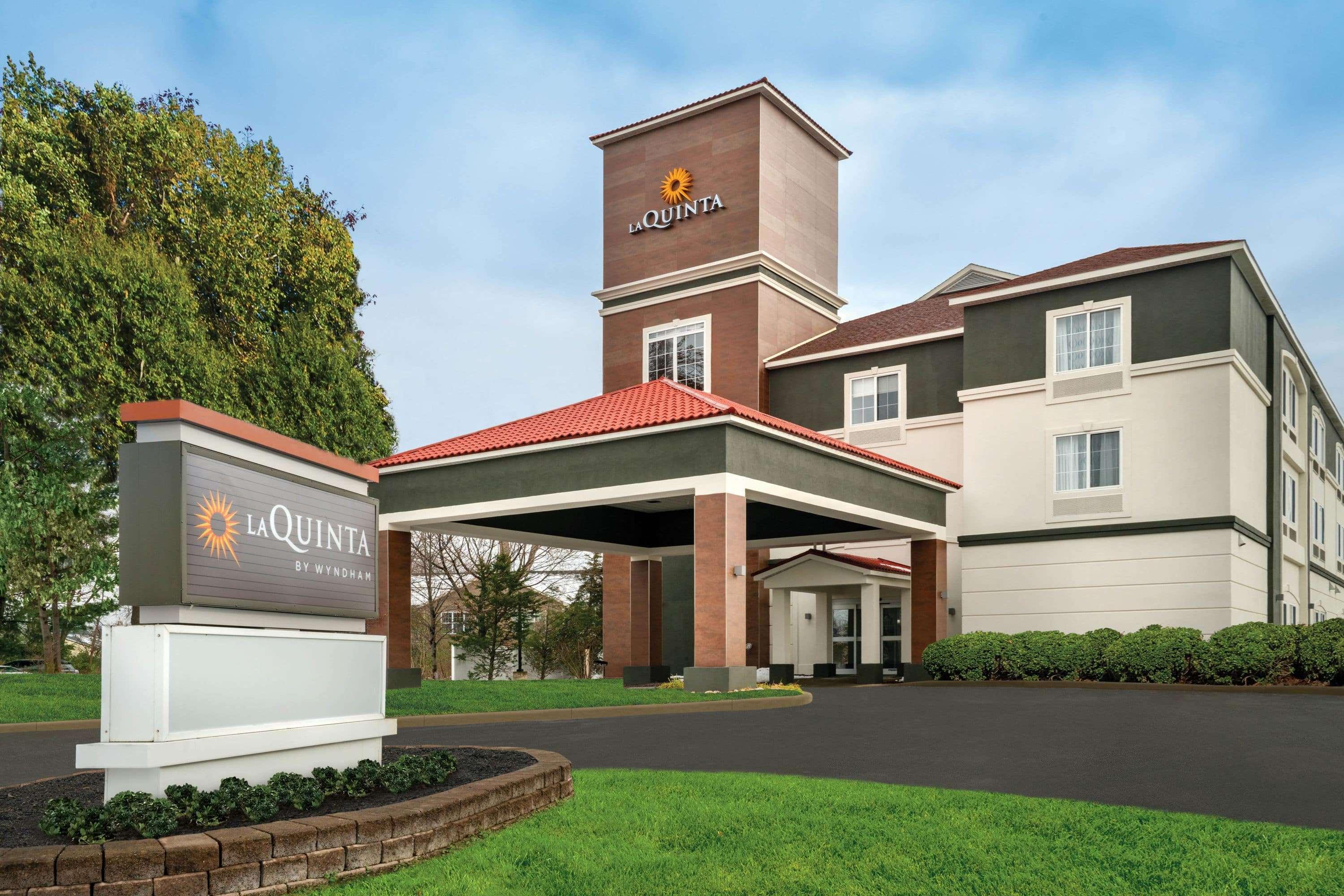 Vista Exterior La Quinta Inn & Suites Latham Albany Airport