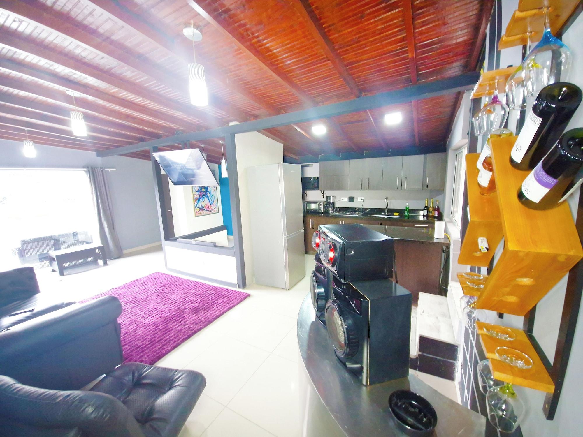 Varios $ PROMO $ Big Rooftop Apt 10 BDRM w/Pool @Poblado