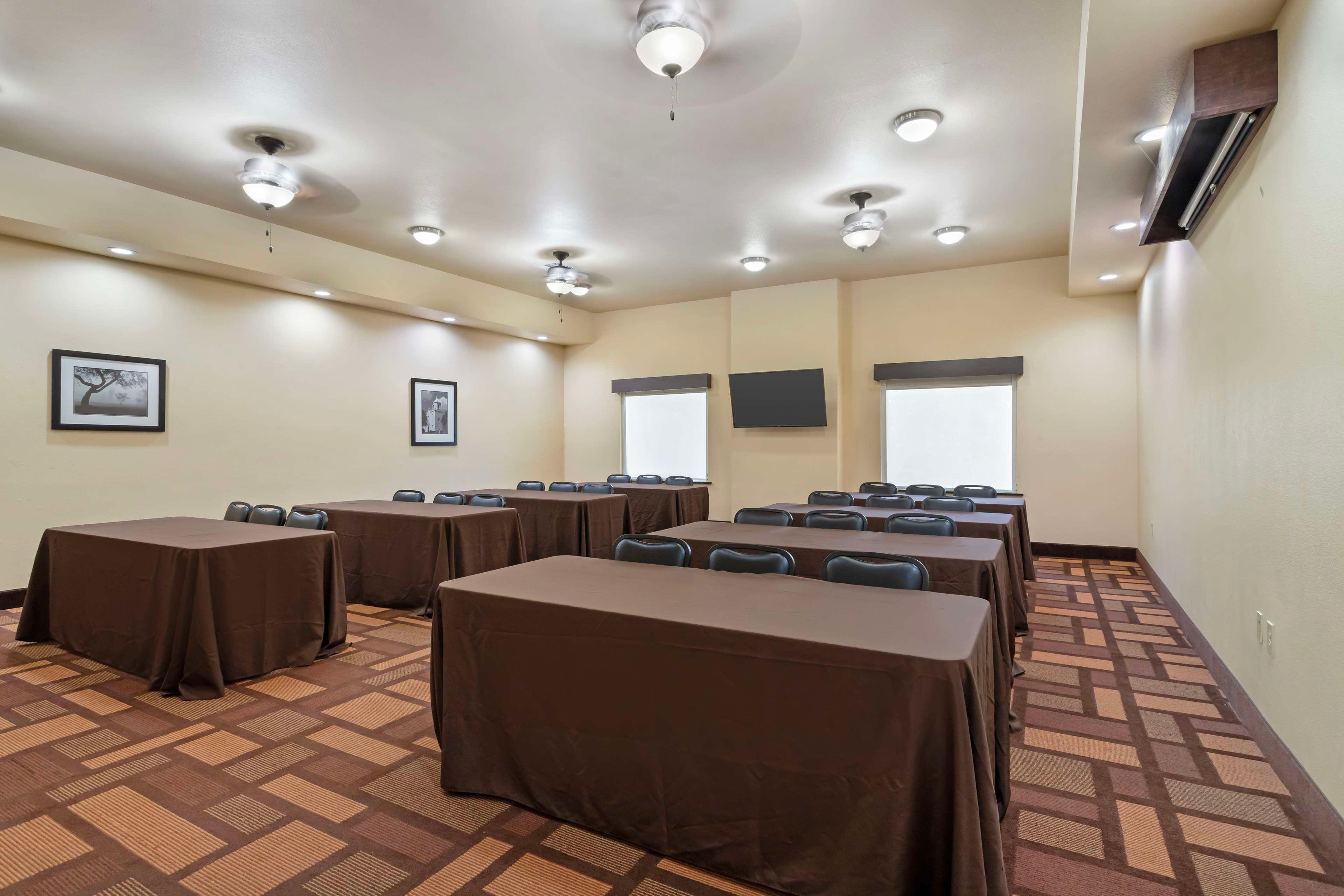Centro de Negocios Best Western Plus Goliad Inn & Suites