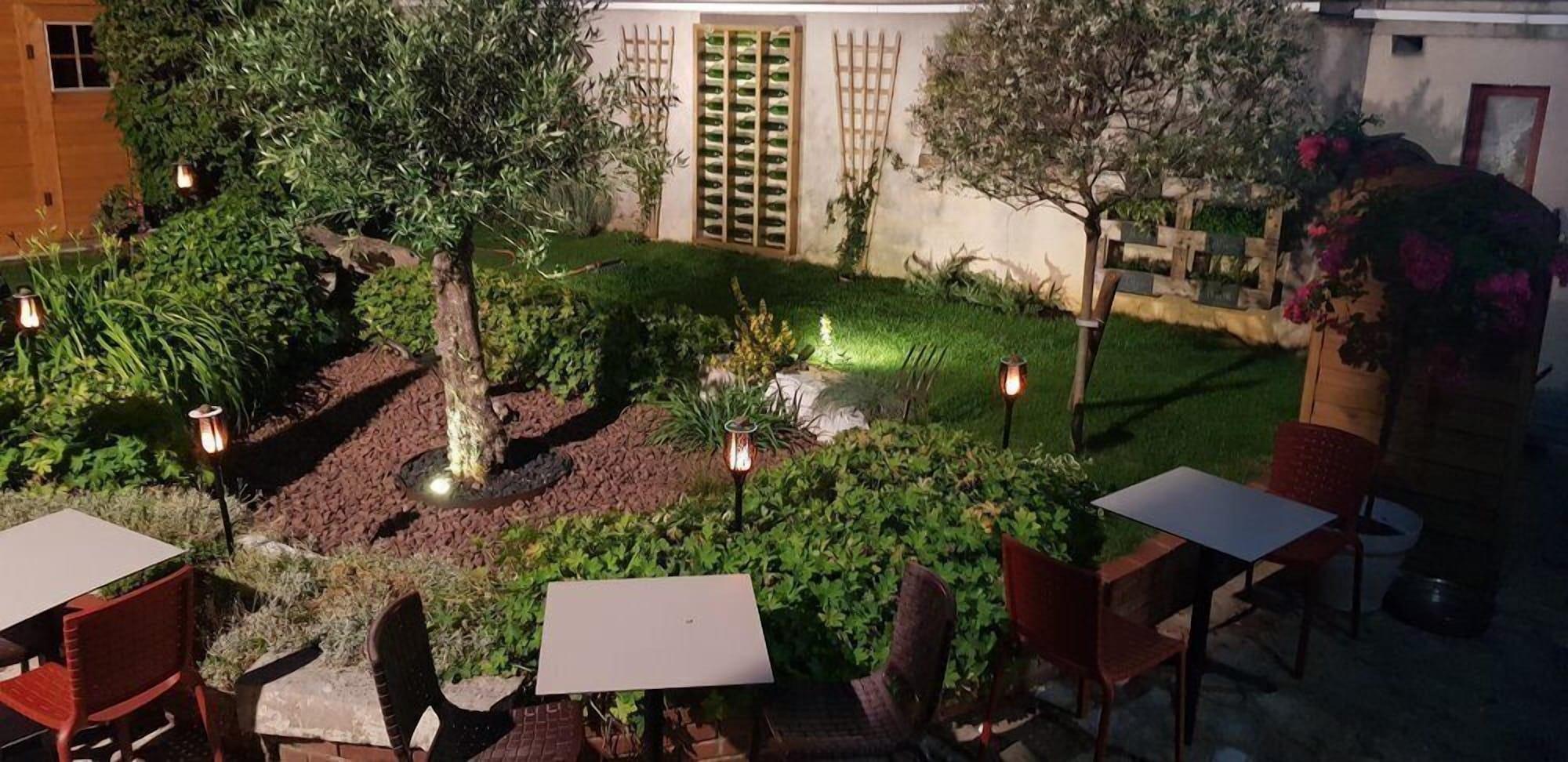 Vista Exterior Hotel Restaurant le Cheval Blanc
