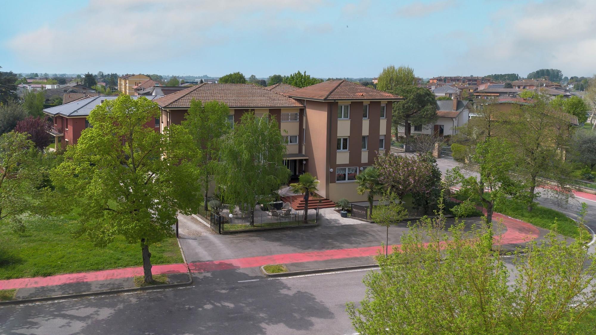 Vista Exterior Hotel Mini Palace Country House