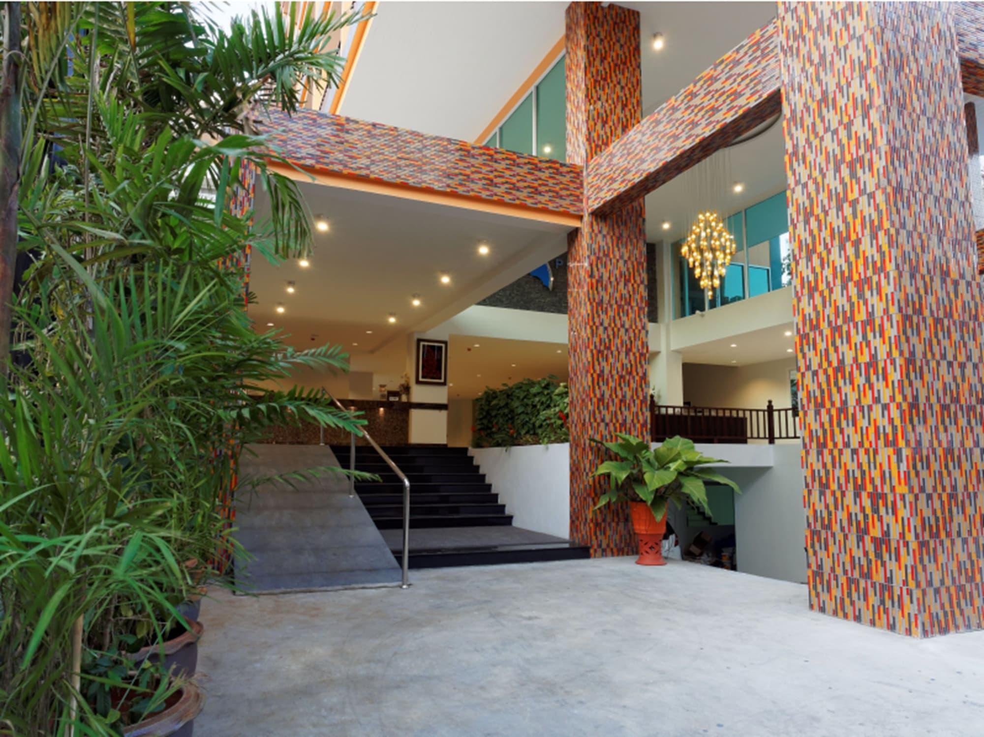 Varios Pattaya Blue Sky