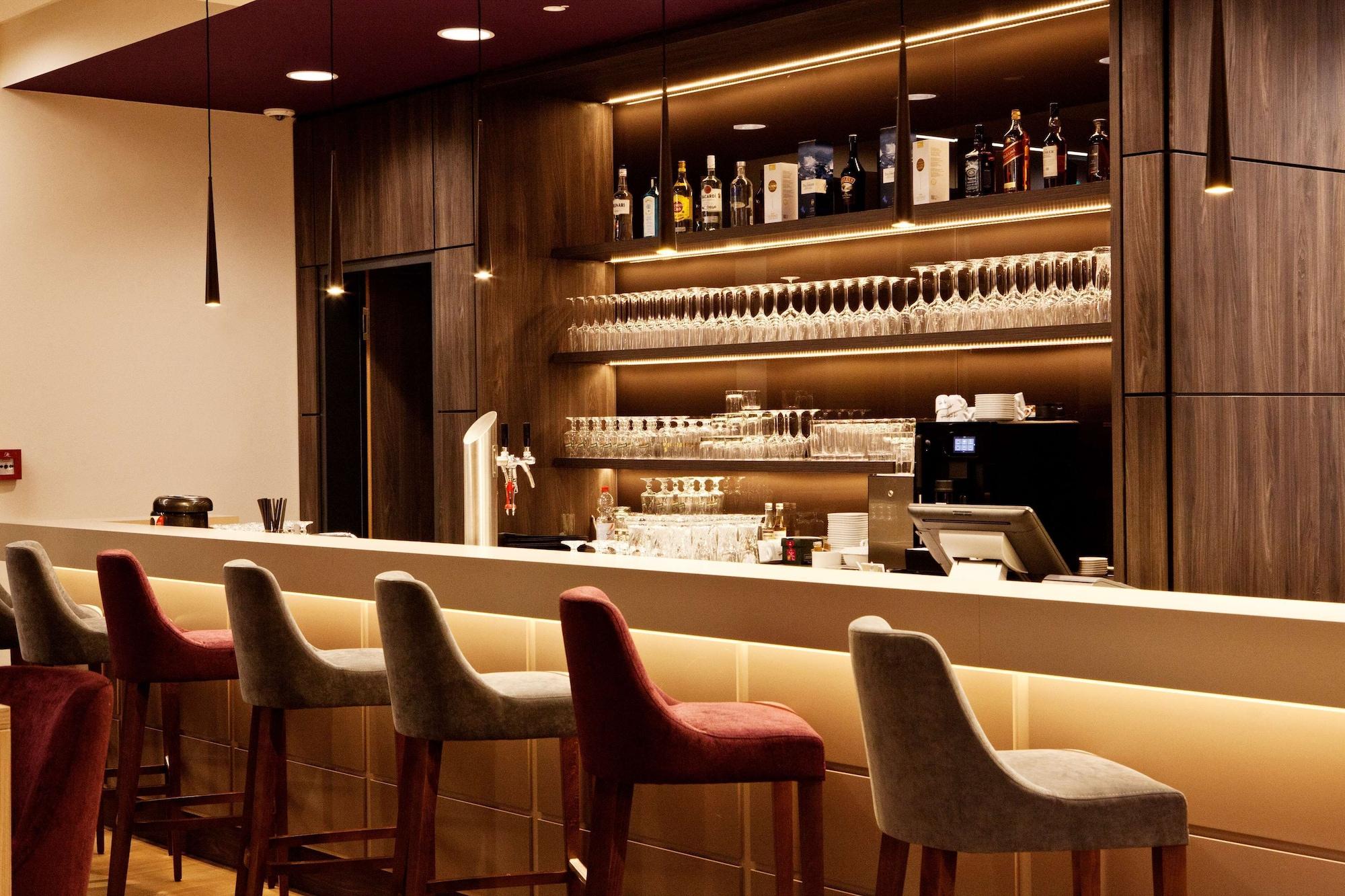 Bar/Salón Hampton by Hilton Dortmund Phoenix See