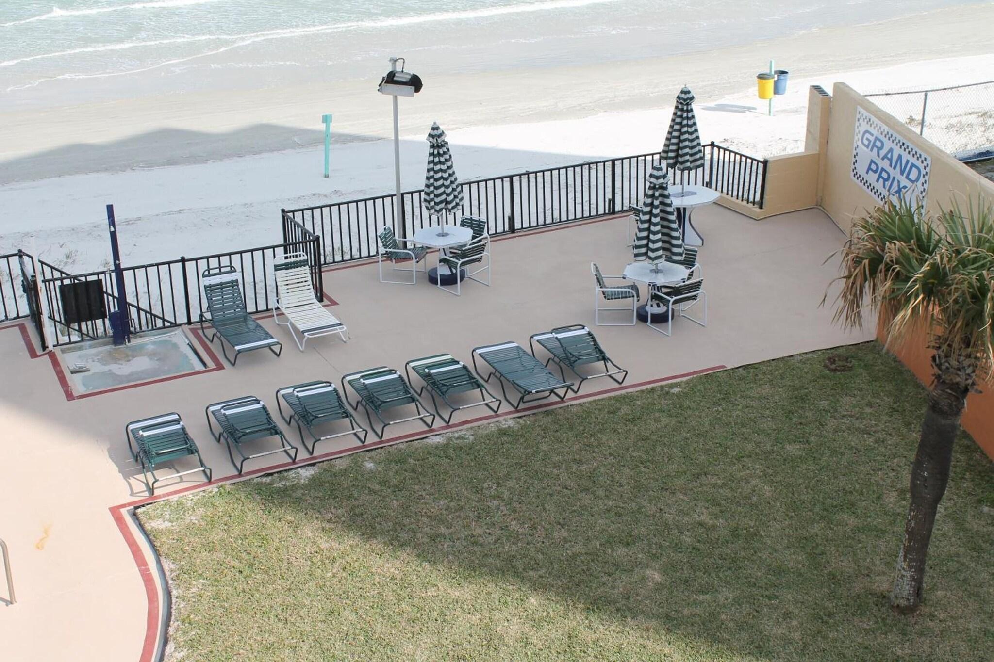 Vista Exterior Grand Prix Motel on the Beach