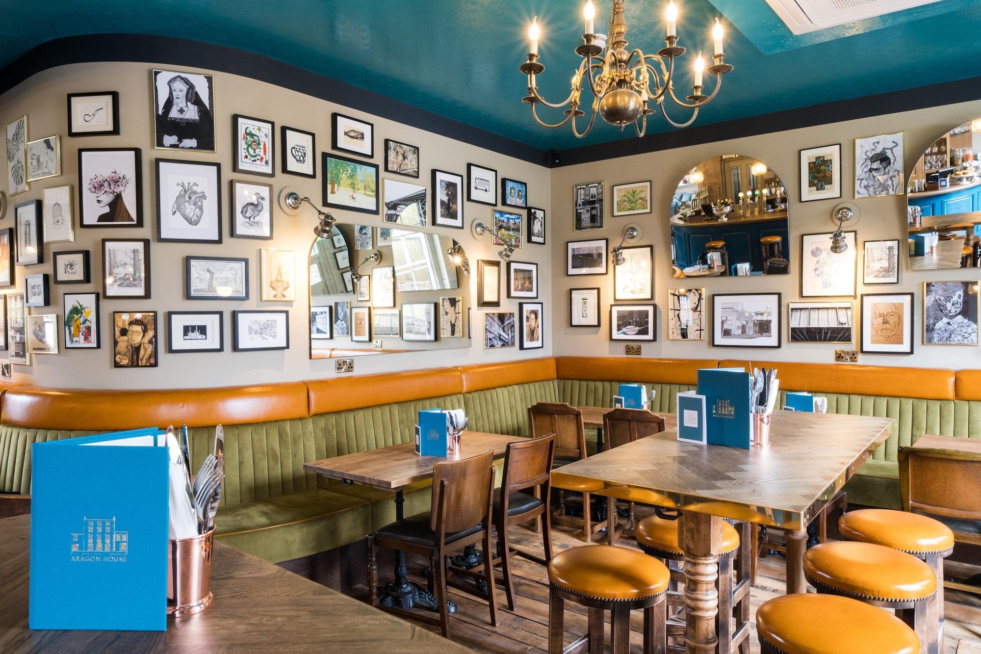 Bar/Salón Aragon House