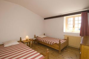 Alquiler Vacacional - 6-person gîte with terrace in a traditional village in the Parc des Loups