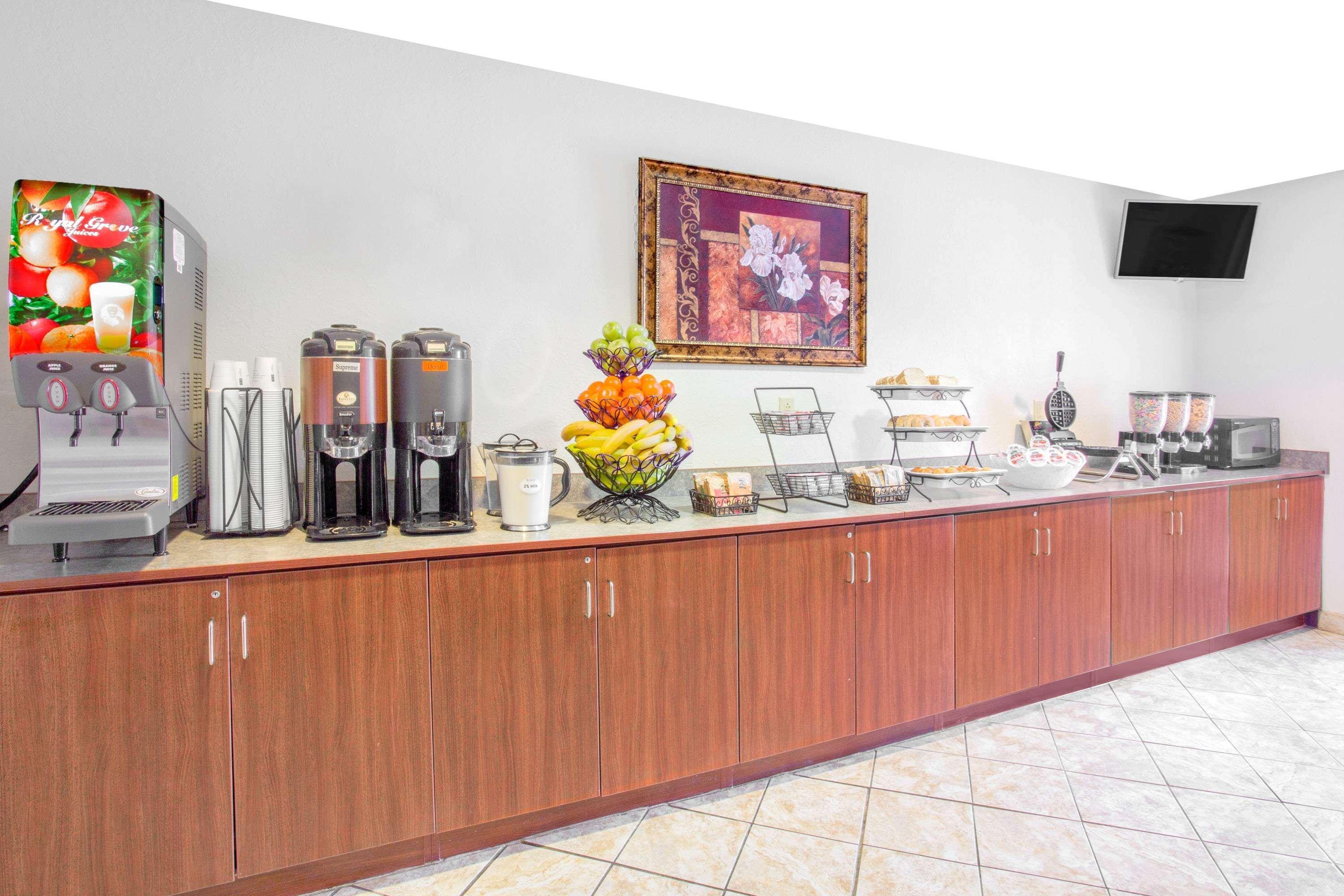 Restaurant Microtel Inn & Suites by Wyndham Gassaway/Sutton