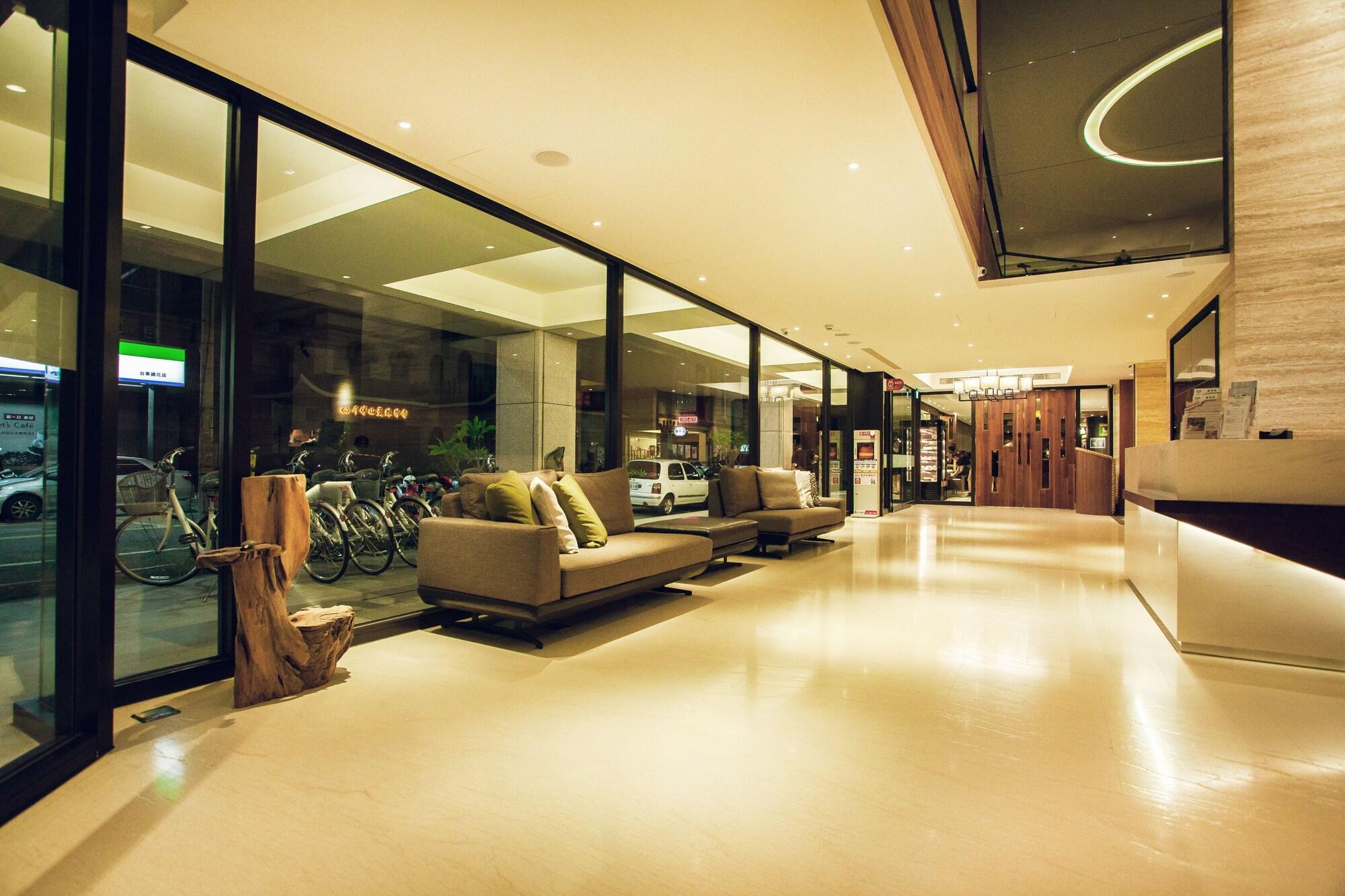 Vista Lobby Inn by the Village